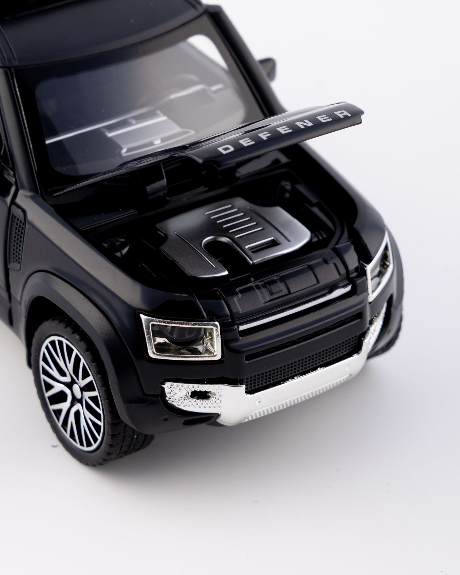 Land Rover Defender 110 Diecast Black Car 1:32 Scale - Ignition Prime