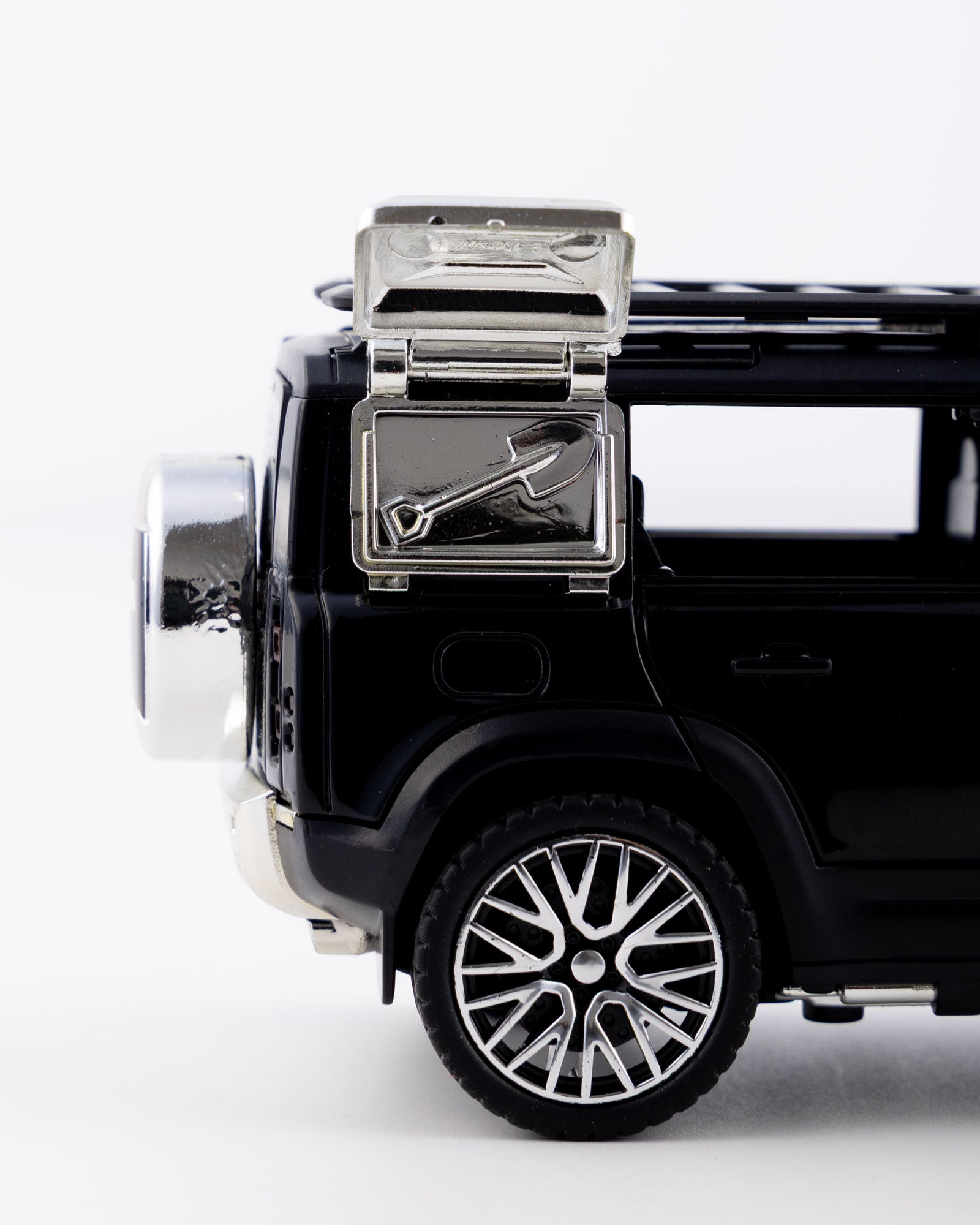 Land Rover Defender 110 Diecast Black Car 1:32 Scale - Ignition Prime