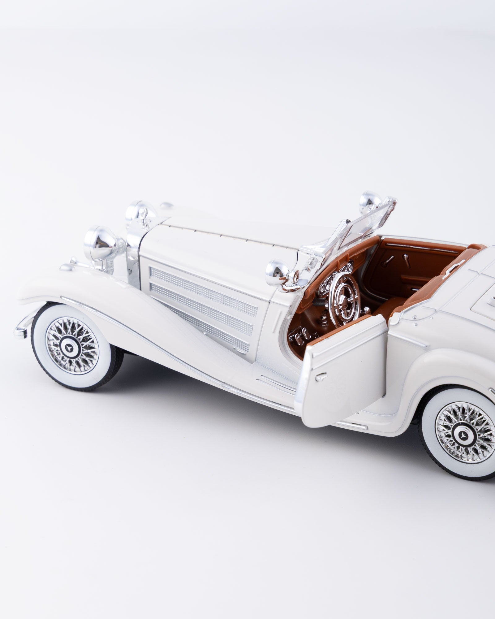 Mercedes-Benz 500K Cabriolet Diecast White Car 1:24 Scale - Ignition Prime
