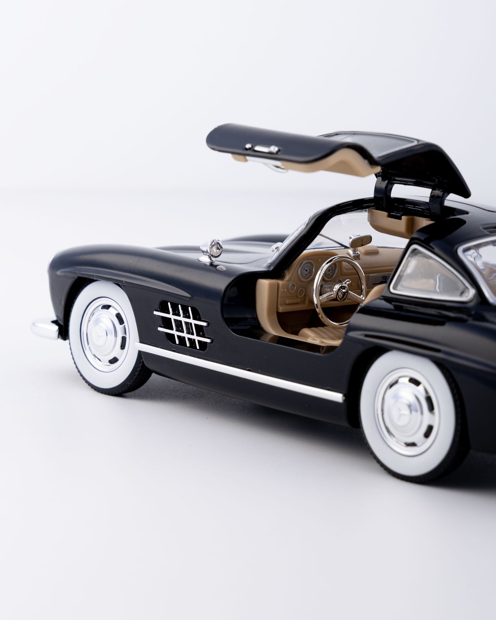 Mercedes-Benz 300SL Gullwing Diecast Black Car 1:24 Scale - Ignition Prime