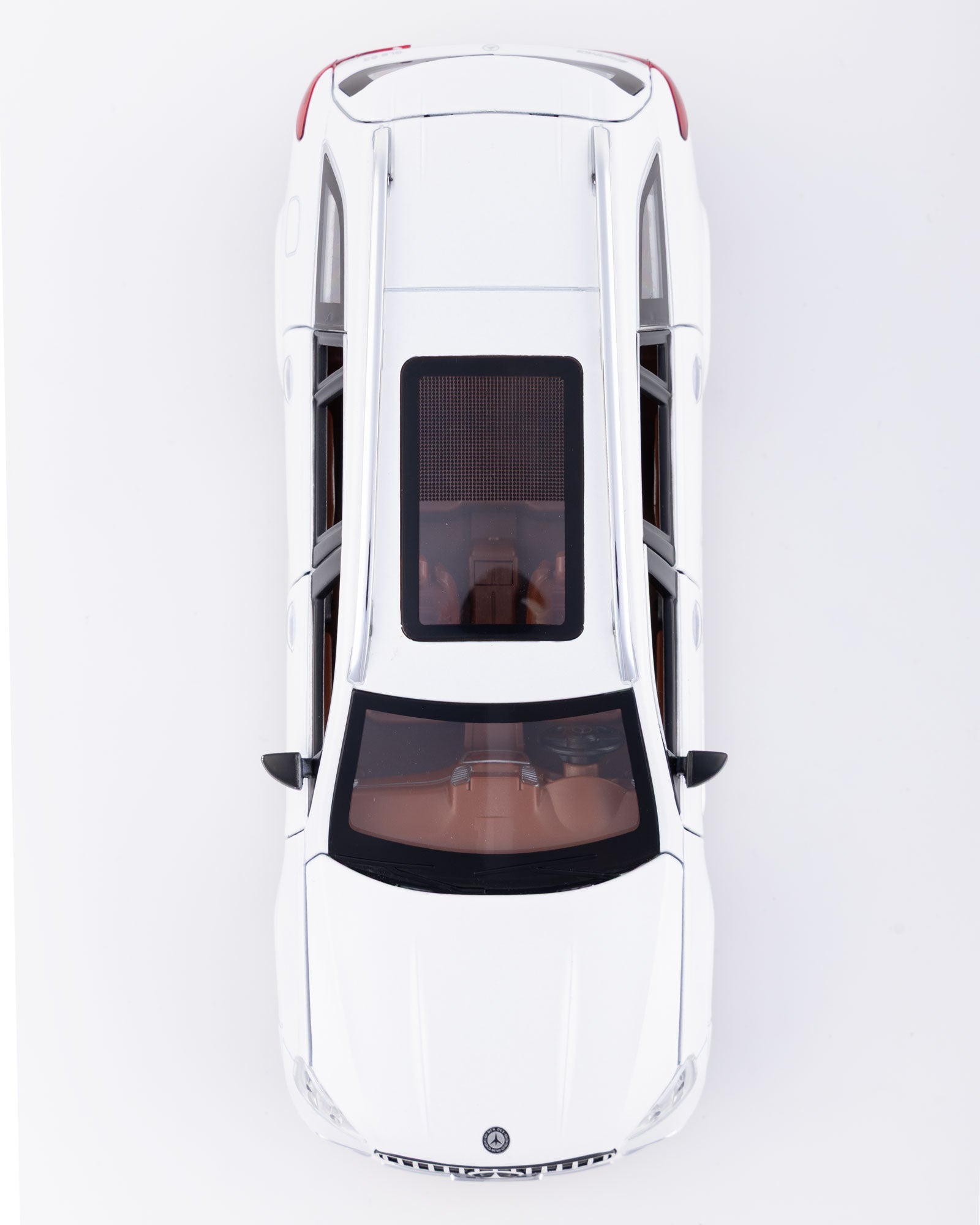 Mercedes-Benz GLS-Class AMG Diecast White Car 1:24 Scale - Ignition Prime