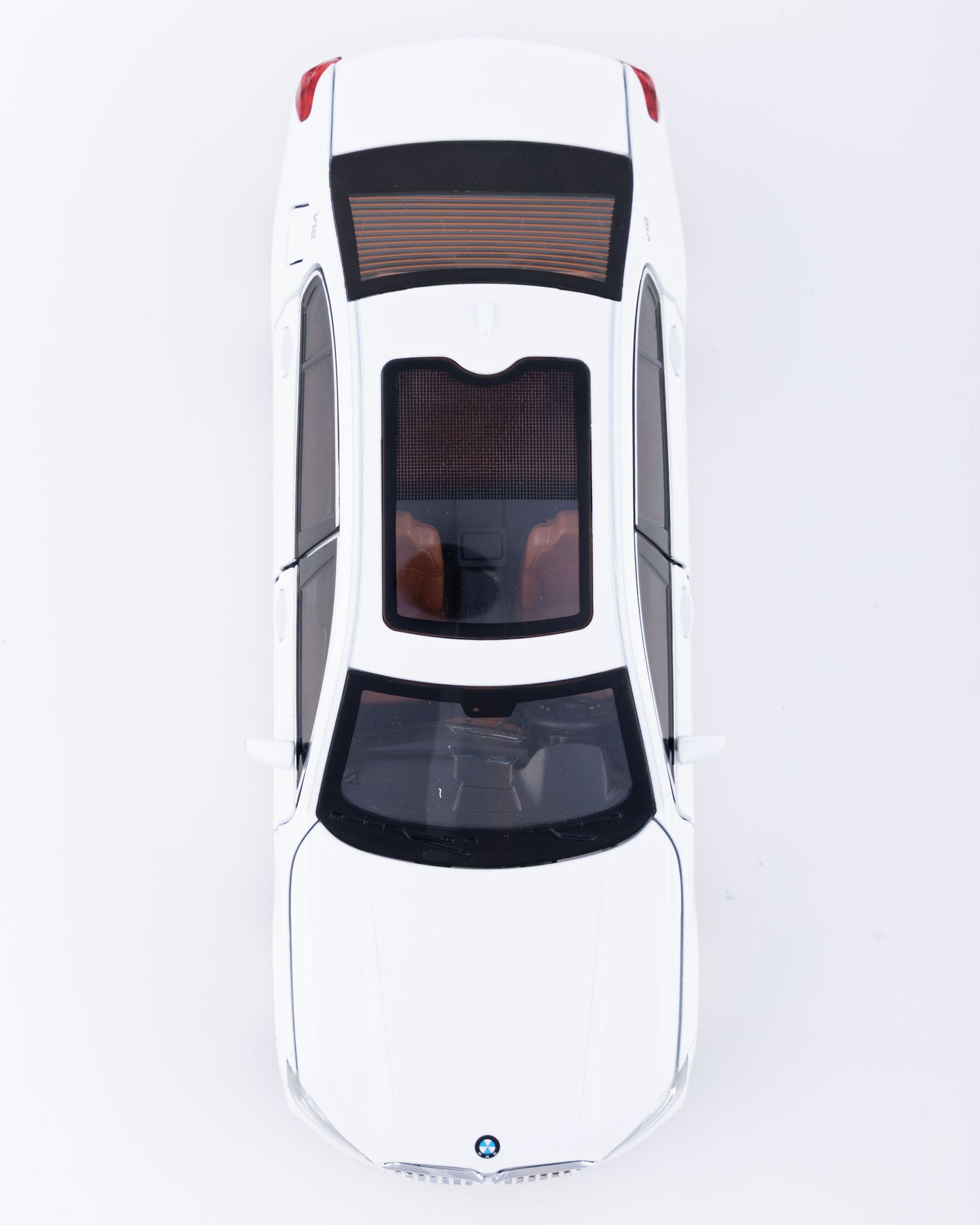 BMW 760Li V12 Sedan Diecast White Car 1:24 Scale - Ignition Prime