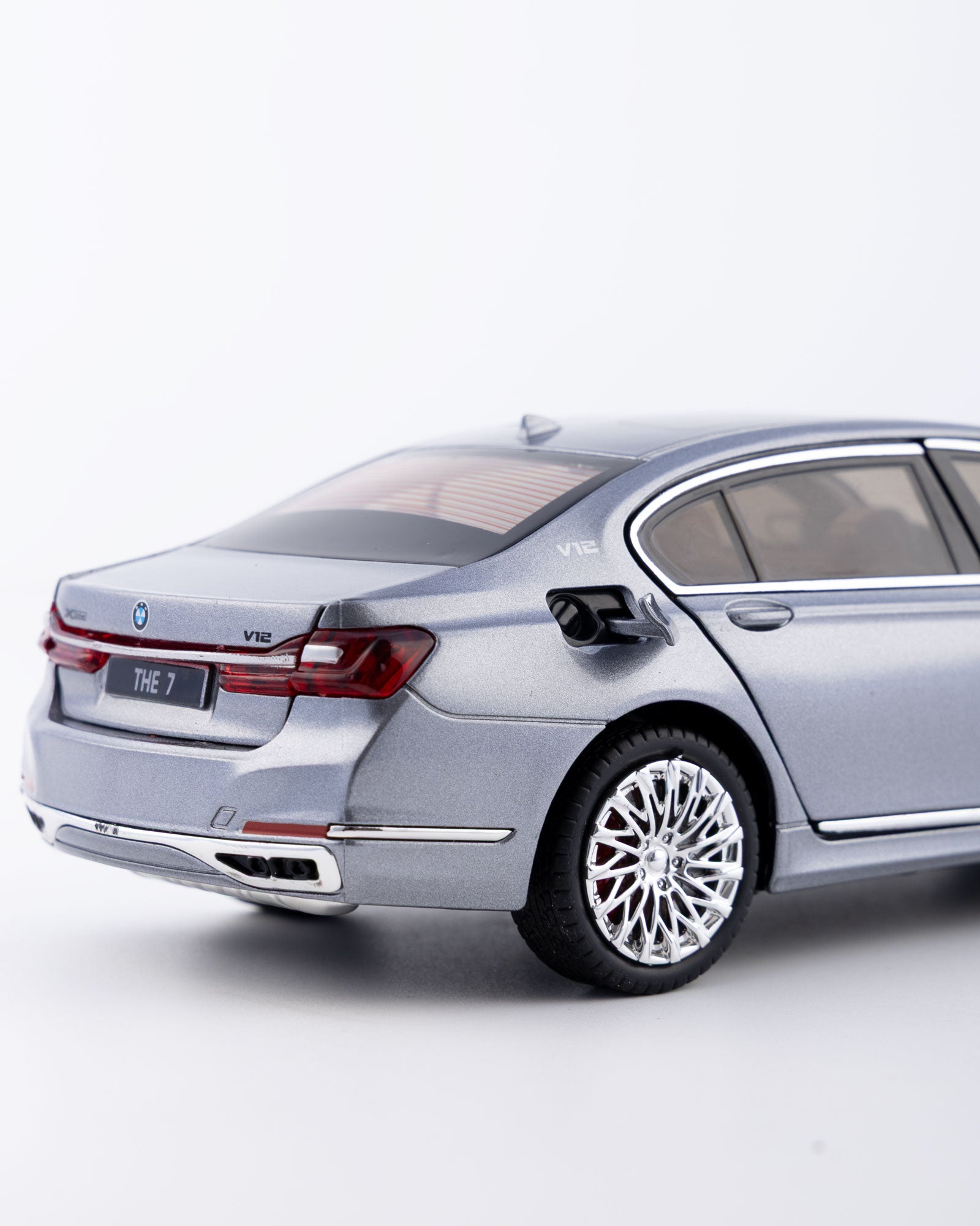 BMW 760Li V12 Sedan Diecast Grey Car 1:24 Scale - Ignition Prime