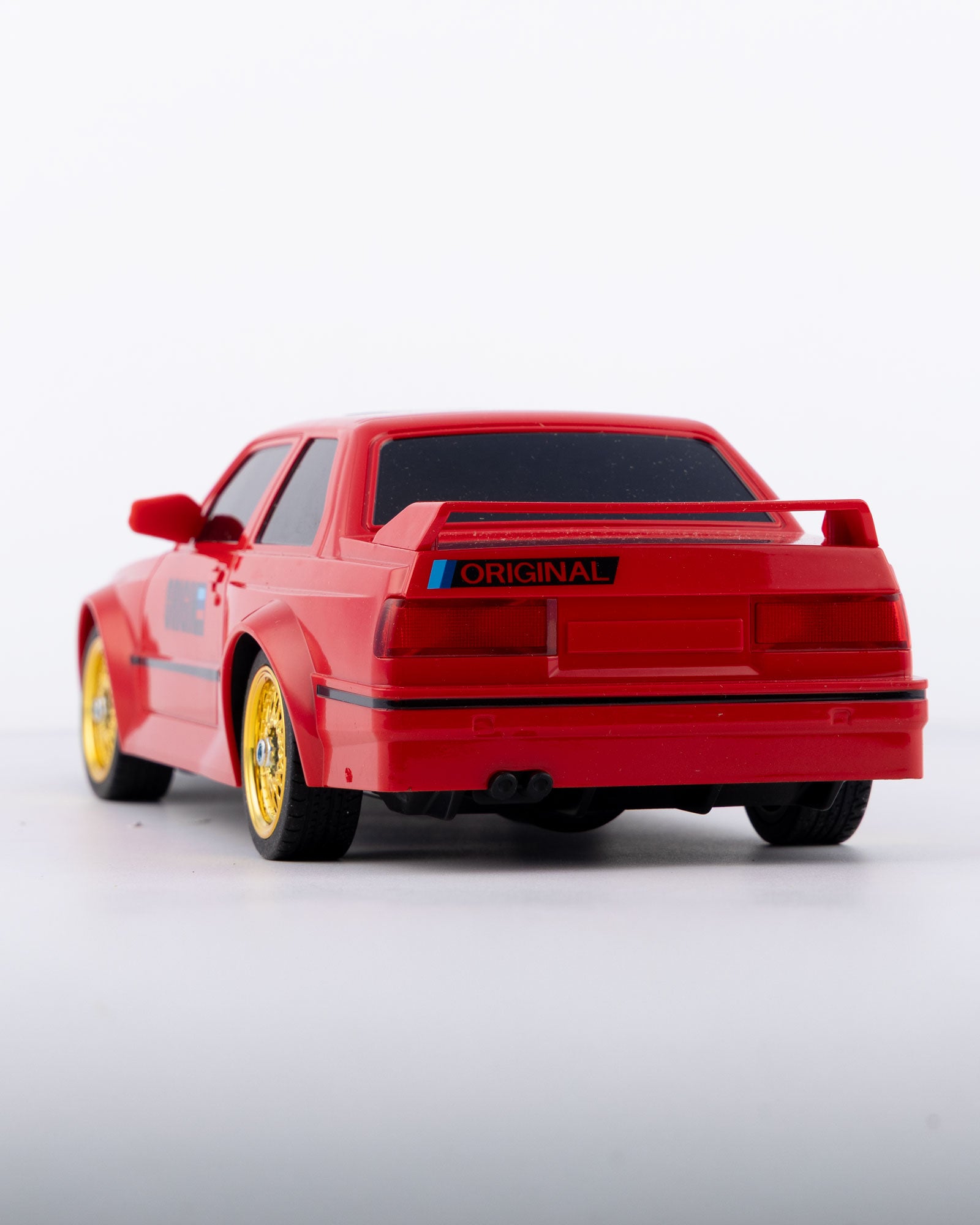 BMW Classic Red with Remote & Accessories Car 1:18 Scale - Ignition Prime
