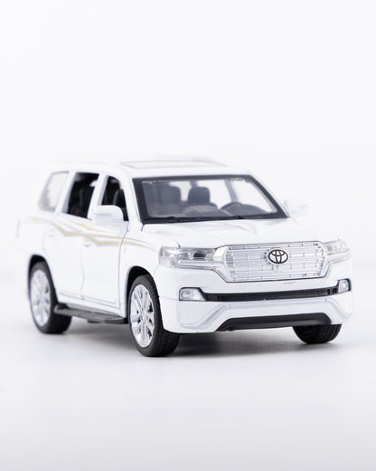 Toyota Land Cruiser VX.R V8 Diecast White Car 1:32 Scale - Ignition Prime