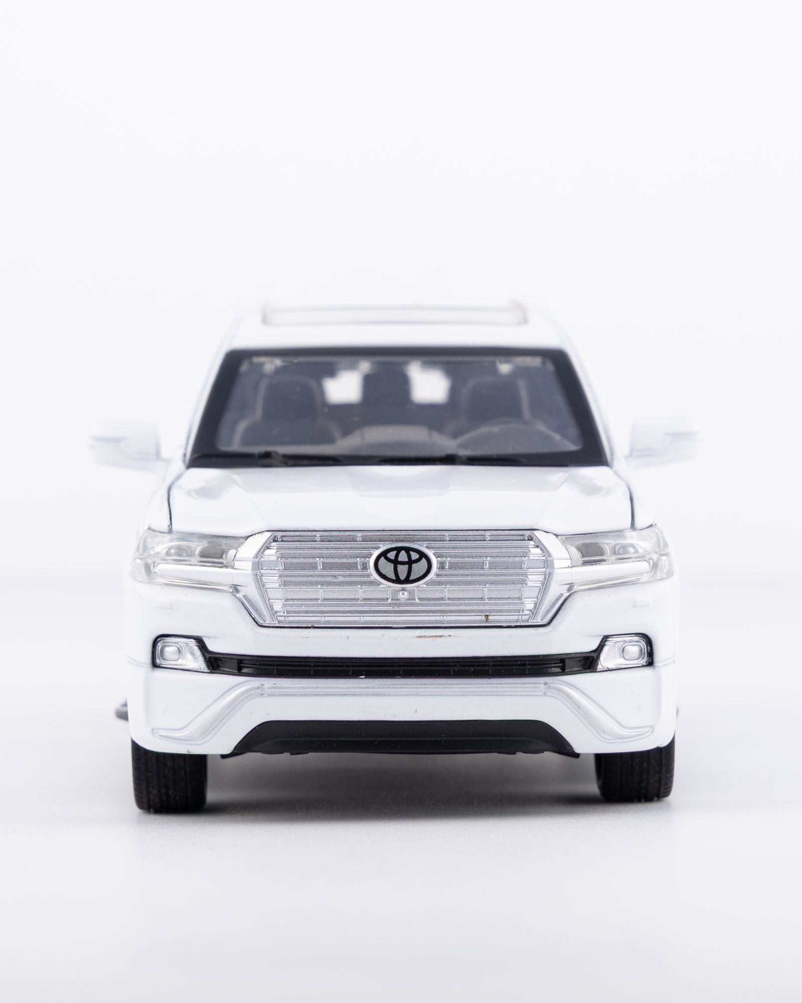 Toyota Land Cruiser VX.R V8 Diecast White Car 1:32 Scale - Ignition Prime