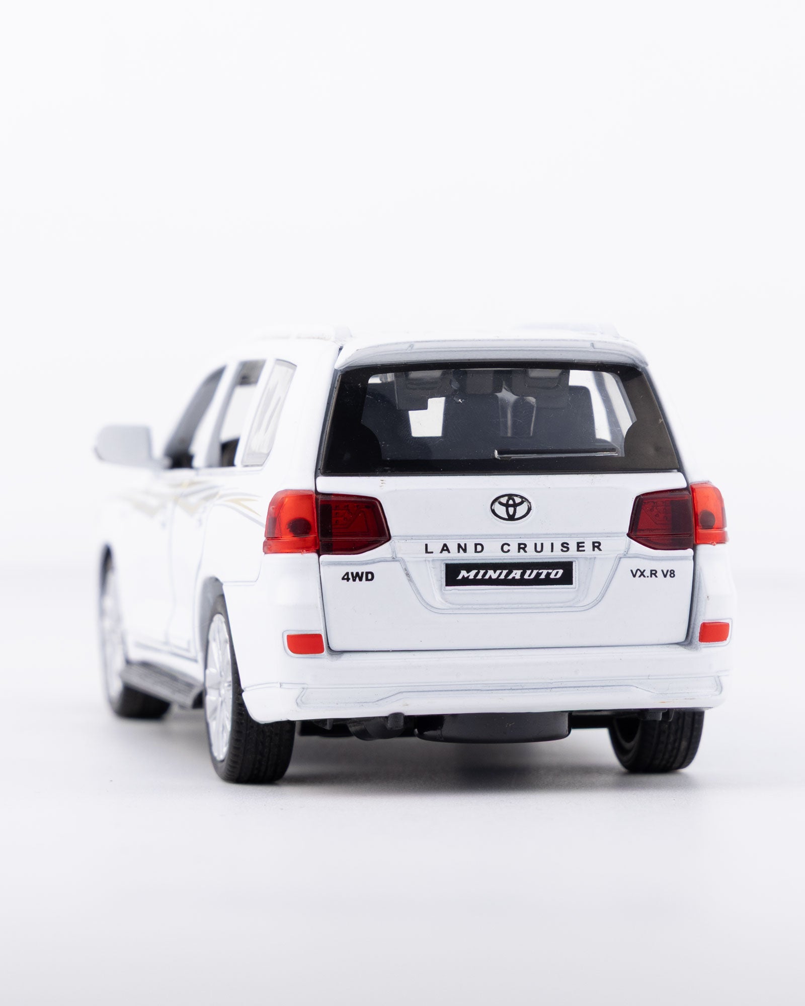 Toyota Land Cruiser VX.R V8 Diecast White Car 1:32 Scale - Ignition Prime