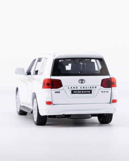 Toyota Land Cruiser VX.R V8 Diecast White Car 1:32 Scale - Ignition Prime