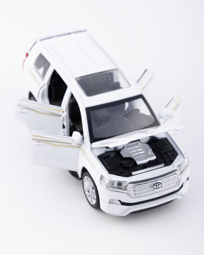 Toyota Land Cruiser VX.R V8 Diecast White Car 1:32 Scale - Ignition Prime
