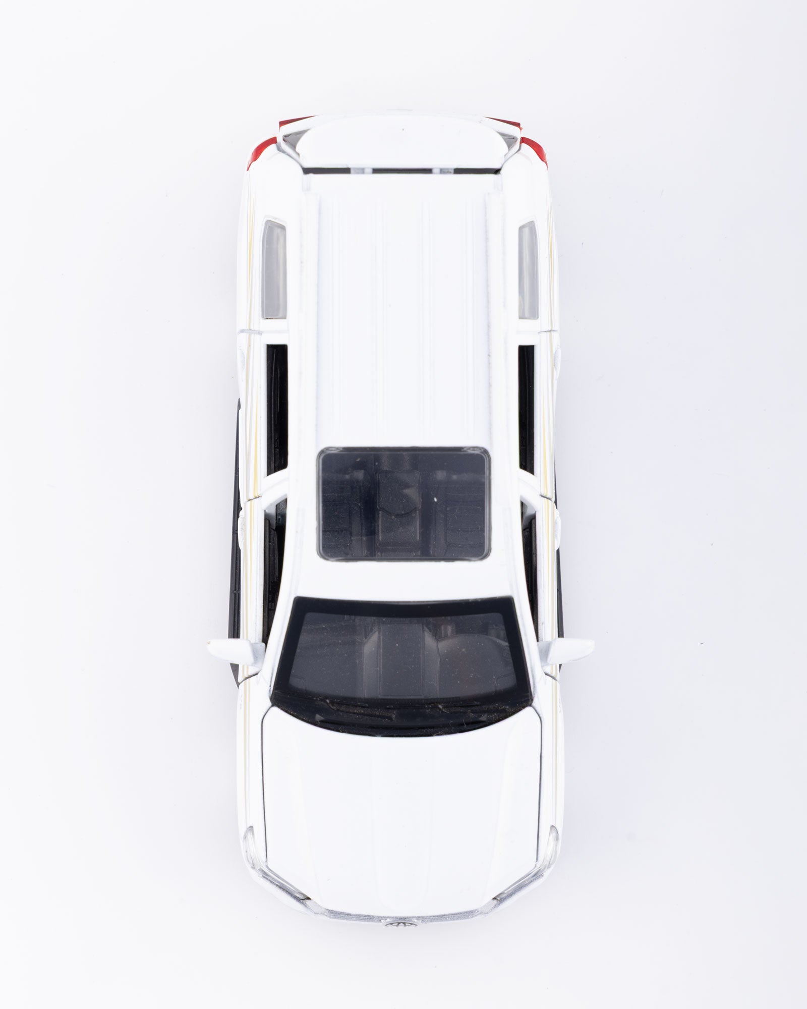 Toyota Land Cruiser VX.R V8 Diecast White Car 1:32 Scale - Ignition Prime