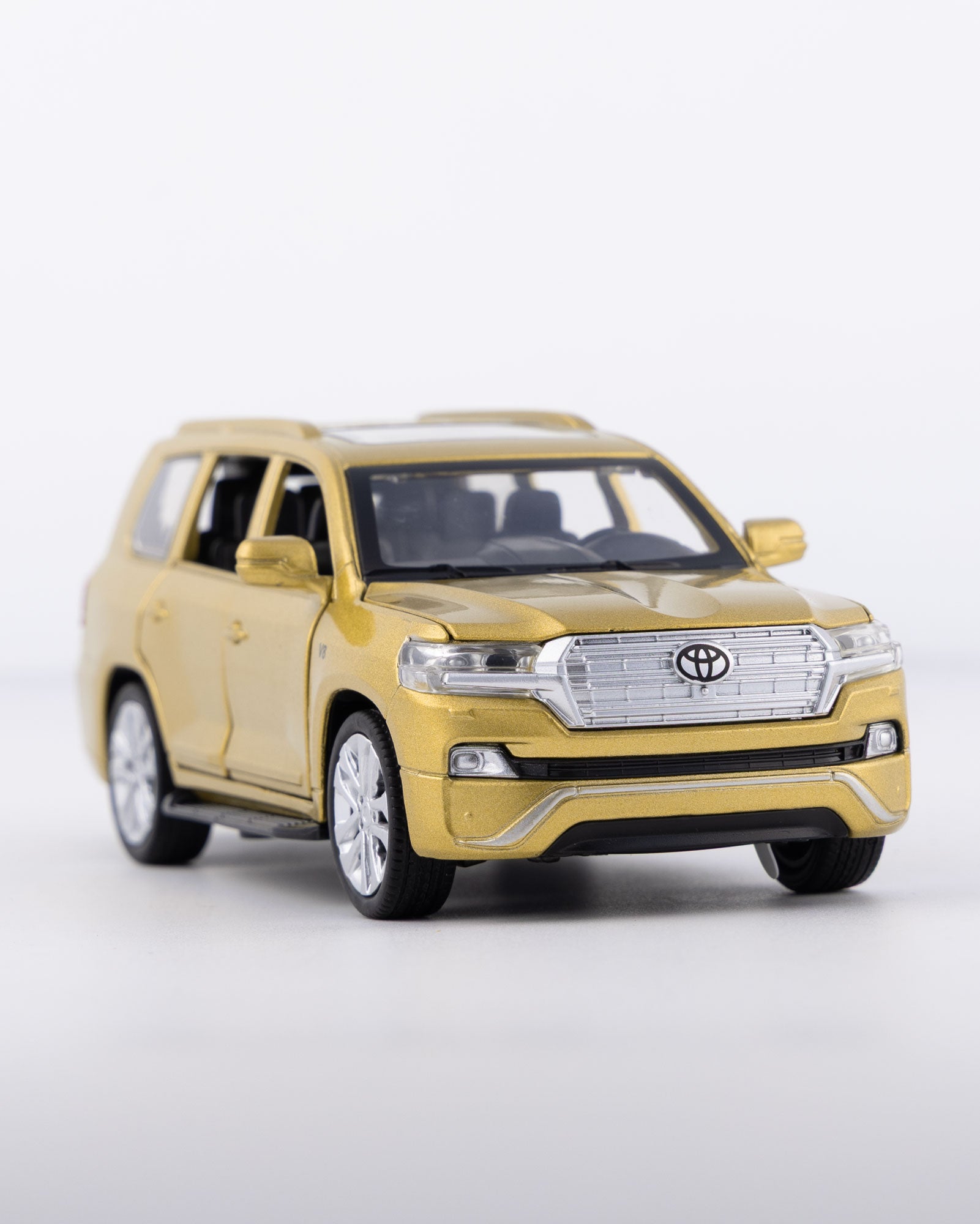Toyota Land Cruiser VX.R V8 Diecast Gold Car 1:32 Scale - Ignition Prime