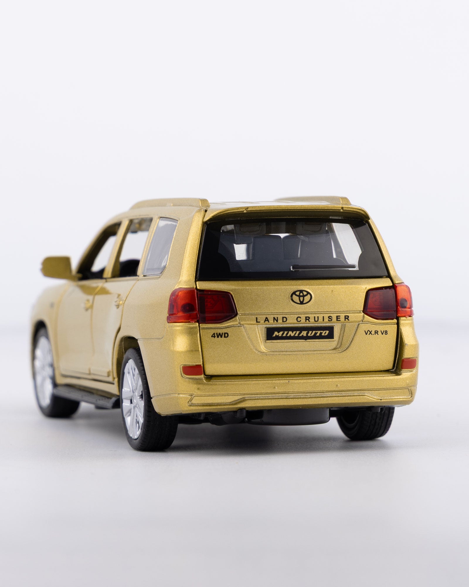 Toyota Land Cruiser VX.R V8 Diecast Gold Car 1:32 Scale - Ignition Prime