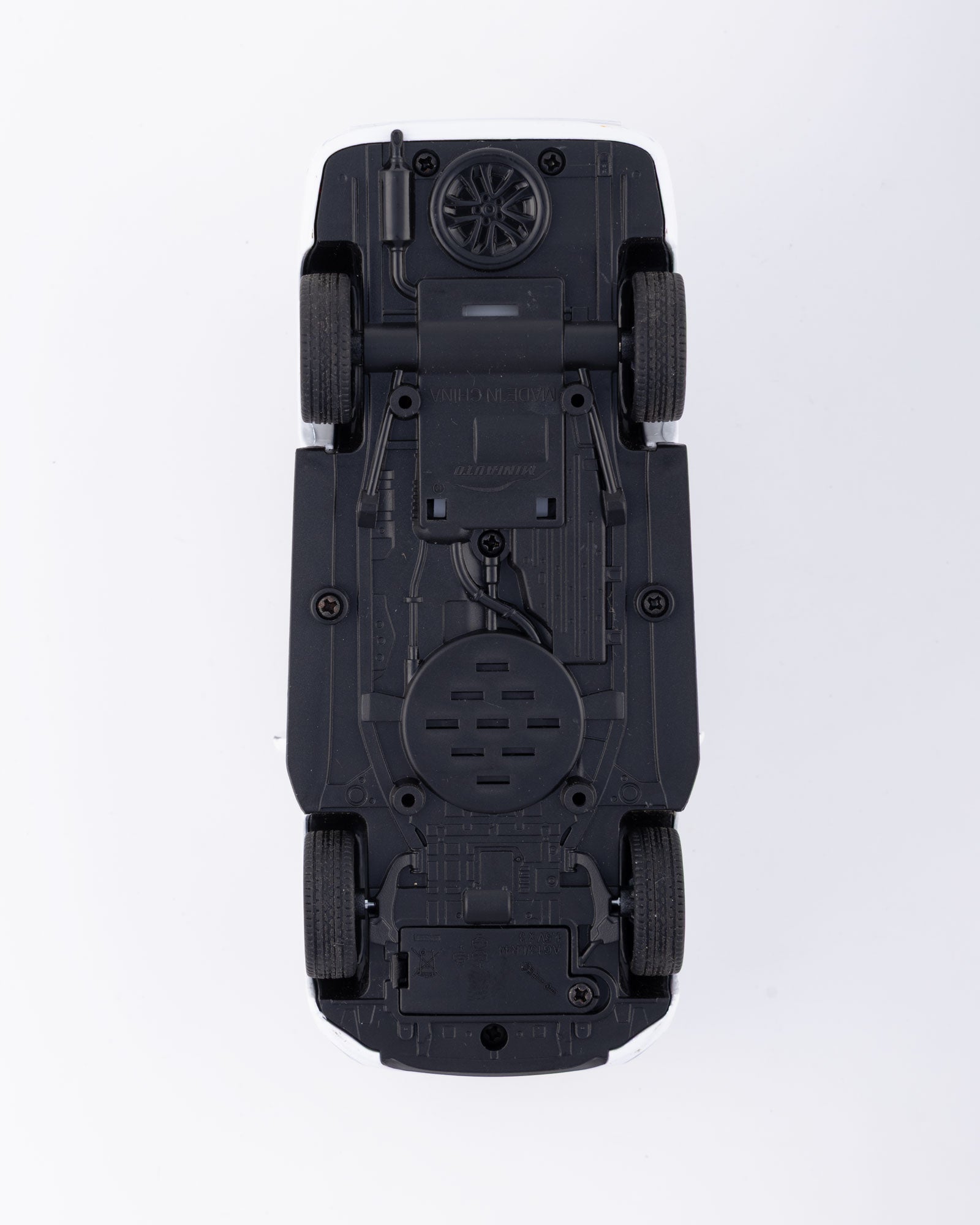 Toyota Land Cruiser VX.R V8 Diecast Black Car 1:32 Scale - Ignition Prime