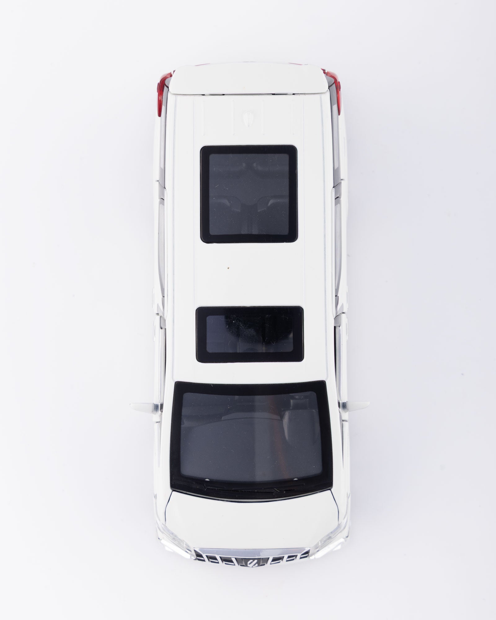Toyota Alphard Executive Lounge Diecast White Car 1:32 Scale - Ignition Prime