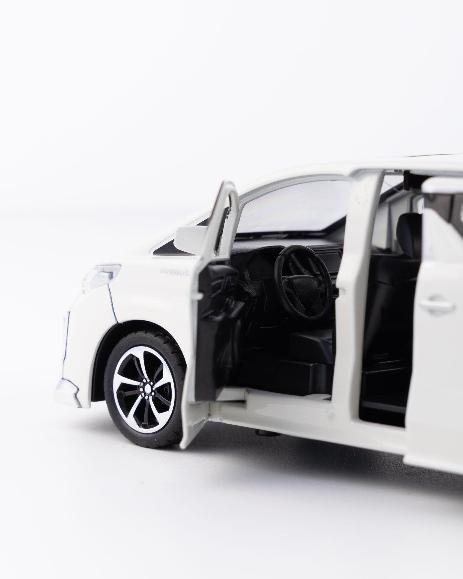 Toyota Alphard Executive Lounge Diecast White Car 1:32 Scale - Ignition Prime