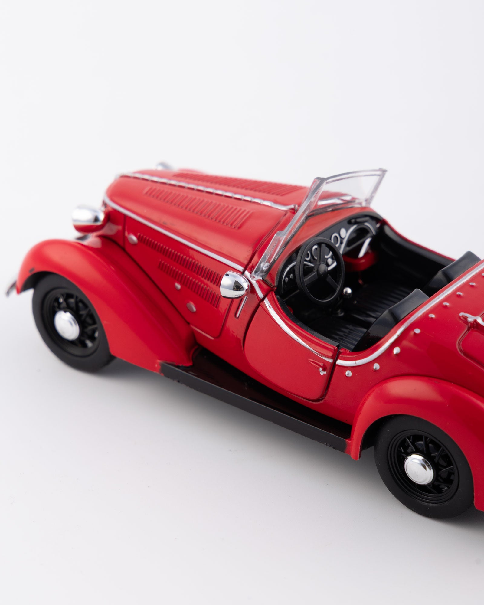 Audi 920 Cabriolet Classic Vintage Diecast Red Car 1:32 Scale - Ignition Prime