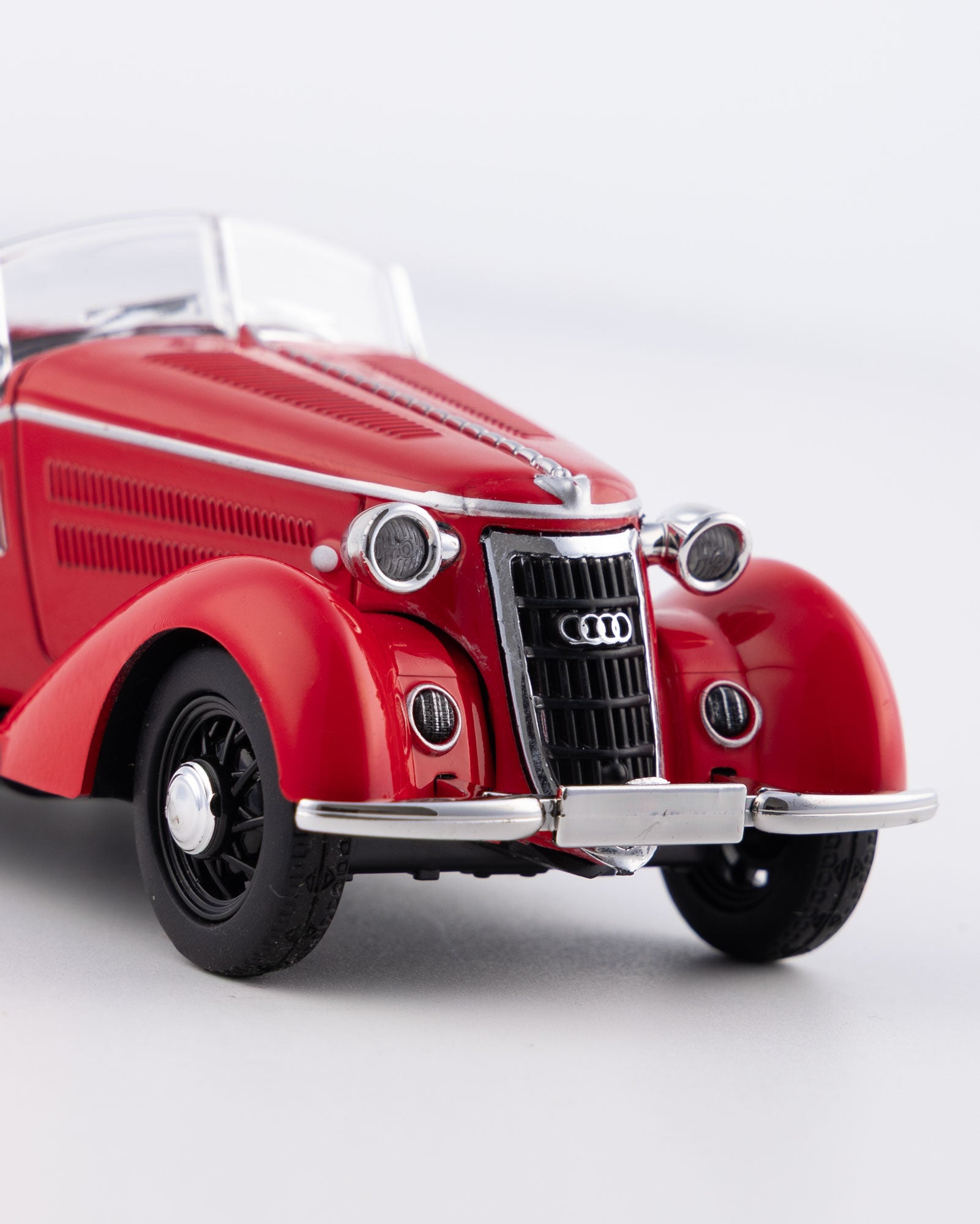 Audi 920 Cabriolet Classic Vintage Diecast Red Car 1:32 Scale - Ignition Prime