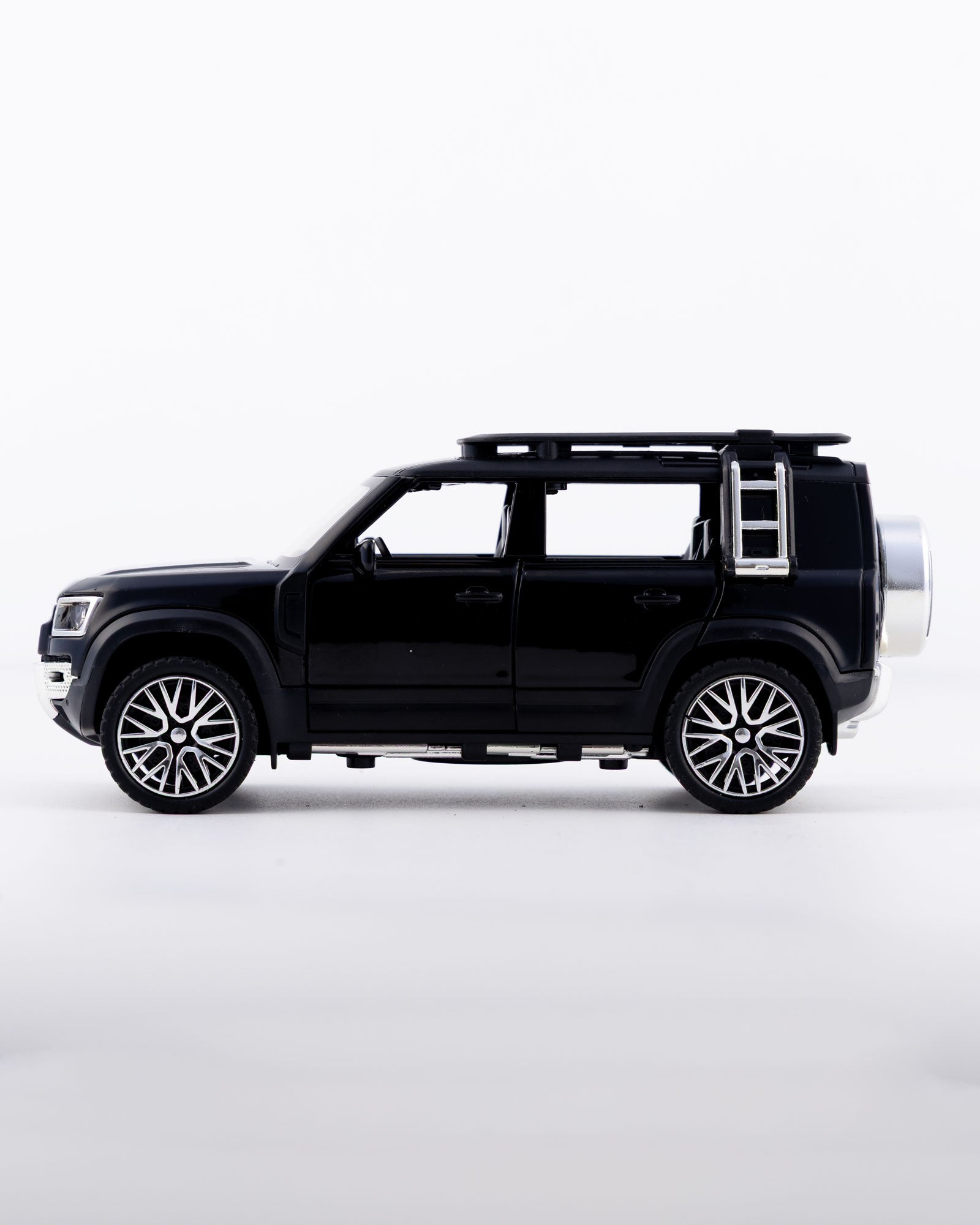 Land Rover Defender 110 Diecast Black Car 1:32 Scale - Ignition Prime