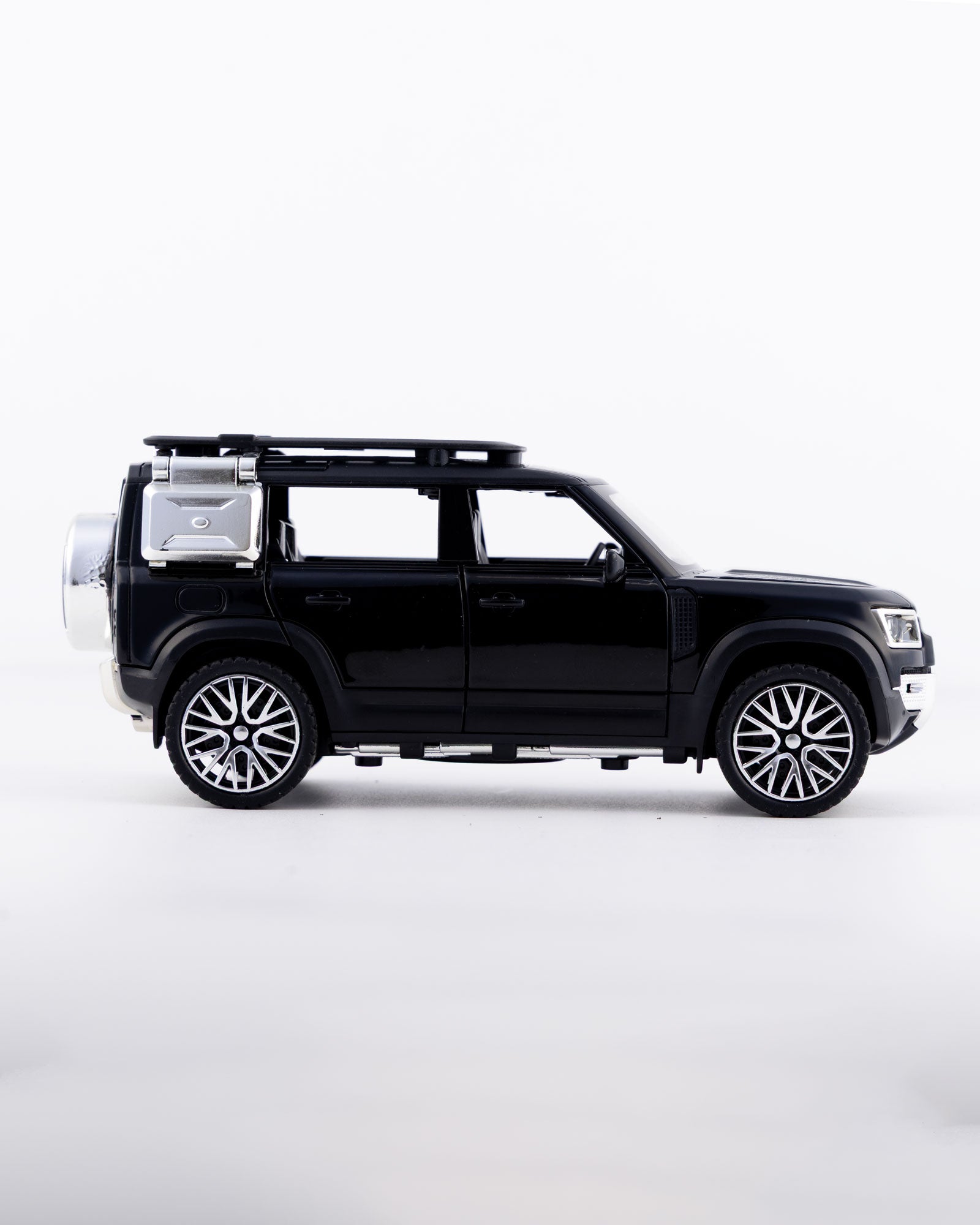 Land Rover Defender 110 Diecast Black Car 1:32 Scale - Ignition Prime
