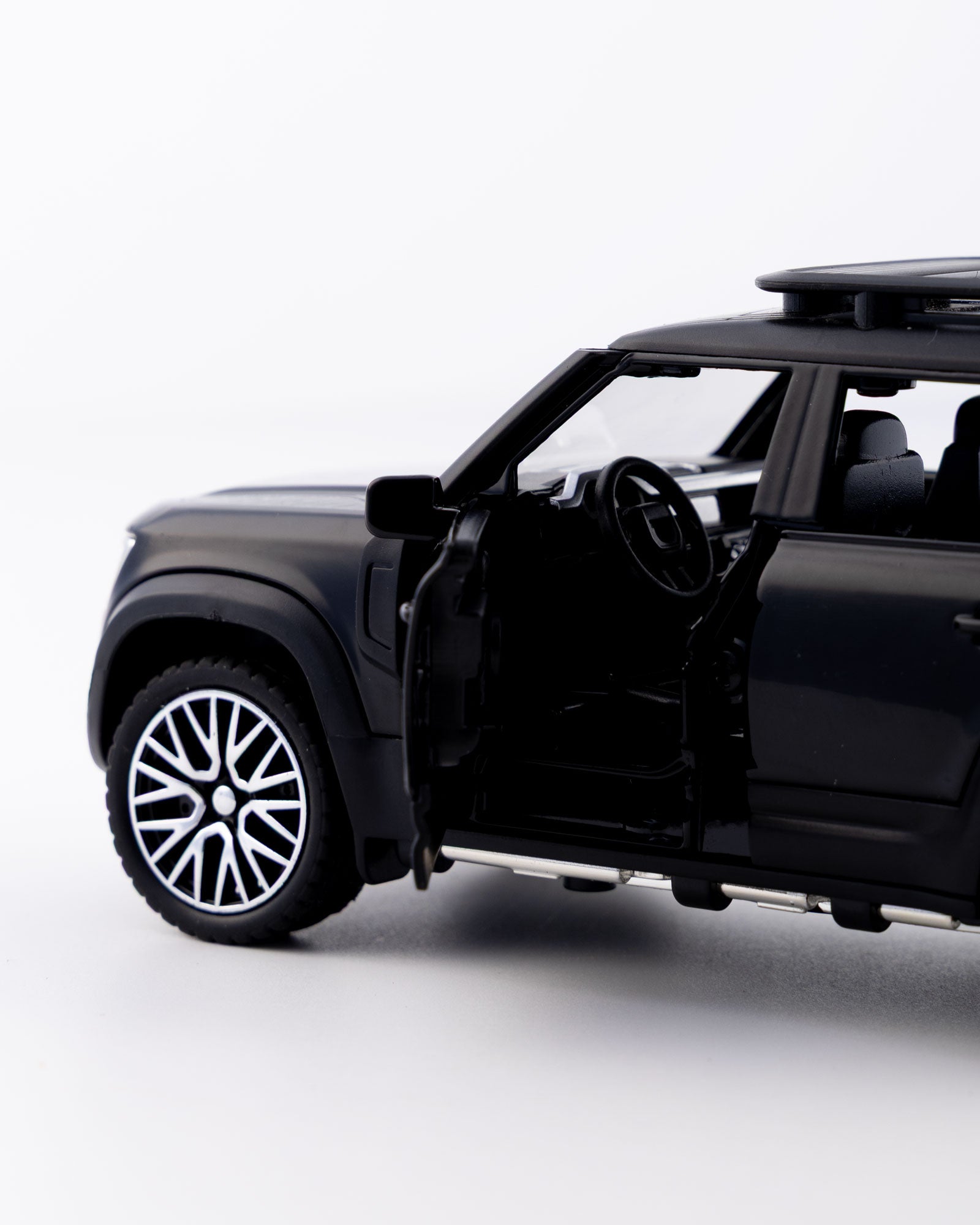 Land Rover Defender 110 Diecast Black Car 1:32 Scale - Ignition Prime