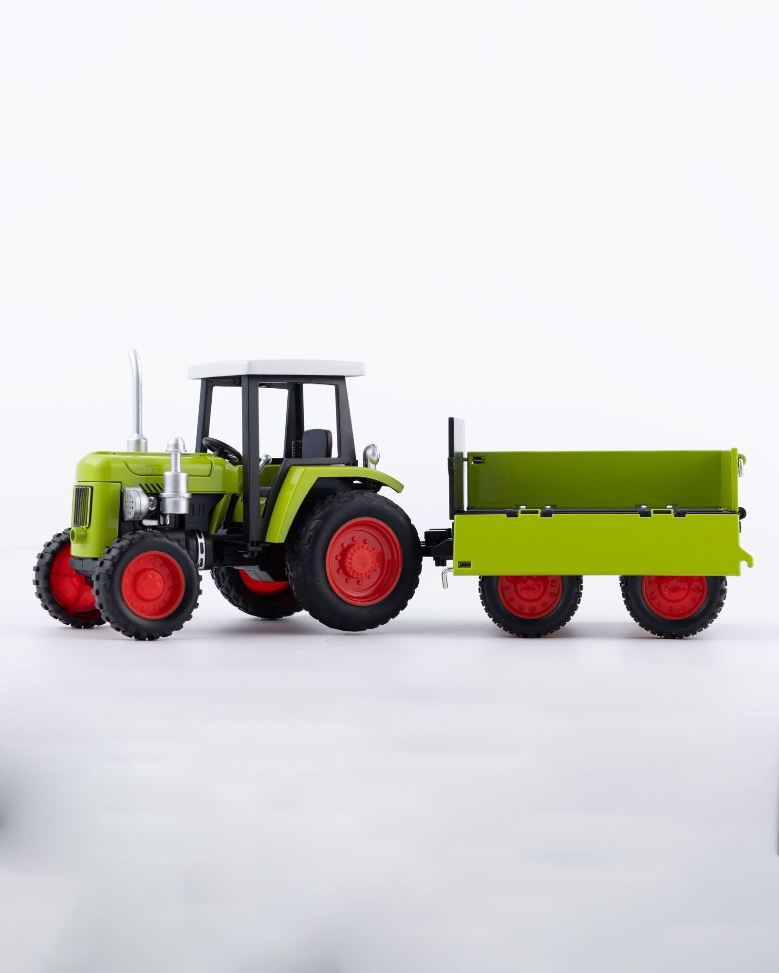Classic Green Tractor with Trailer Diecast Model 1:24 Scale - Ignition Prime
