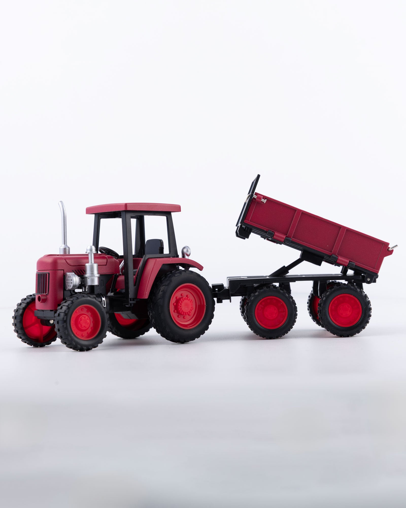 Classic Red Tractor with Trailer Diecast Model 1:24 Scale - Ignition Prime