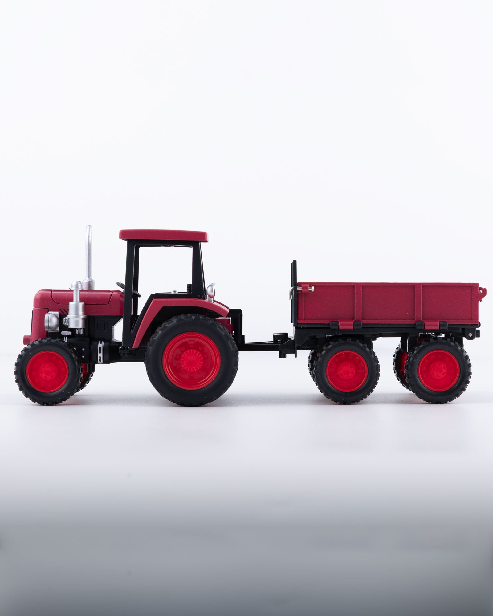 Classic Red Tractor with Trailer Diecast Model 1:24 Scale - Ignition Prime