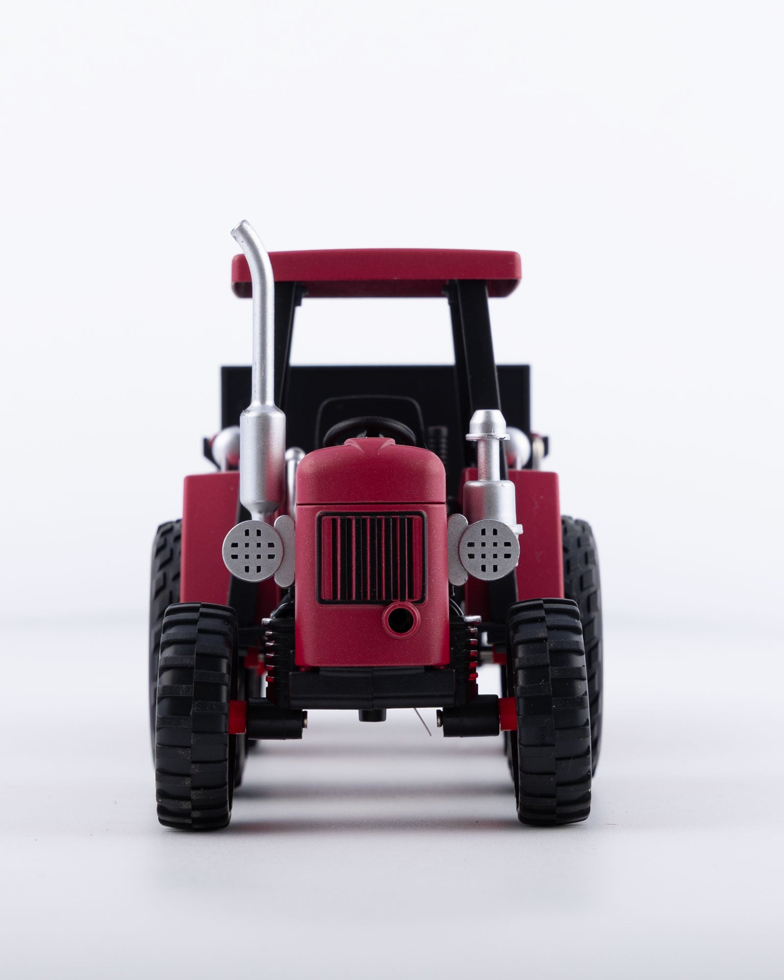 Classic Red Tractor with Trailer Diecast Model 1:24 Scale - Ignition Prime