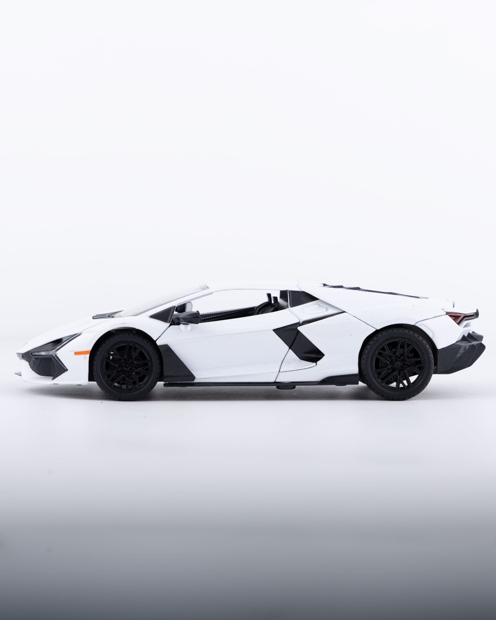 Lamborghini Revuelto Diecast White Car 1:24 Scale - Ignition Prime