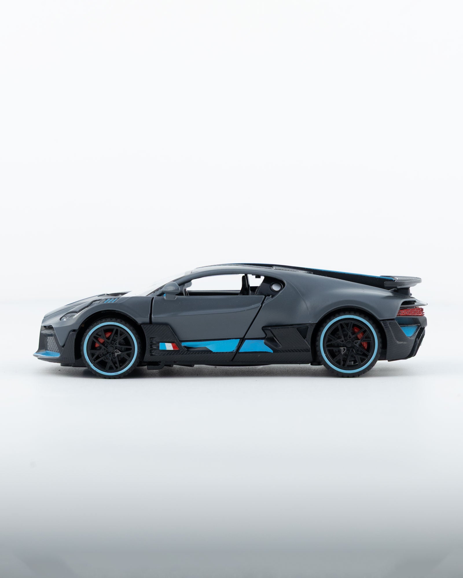 Bugatti Divo Diecast Grey with Blue Accents Car 1:24 Scale - Ignition Prime