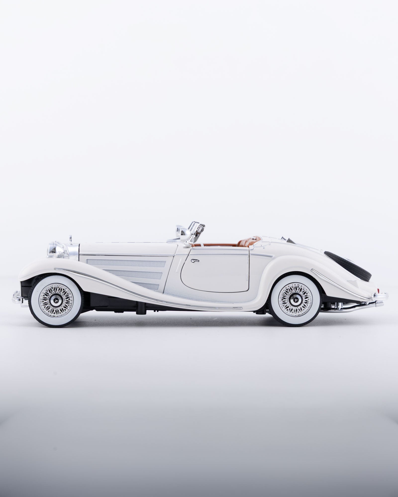 Mercedes-Benz 500K Cabriolet Diecast White Car 1:24 Scale - Ignition Prime
