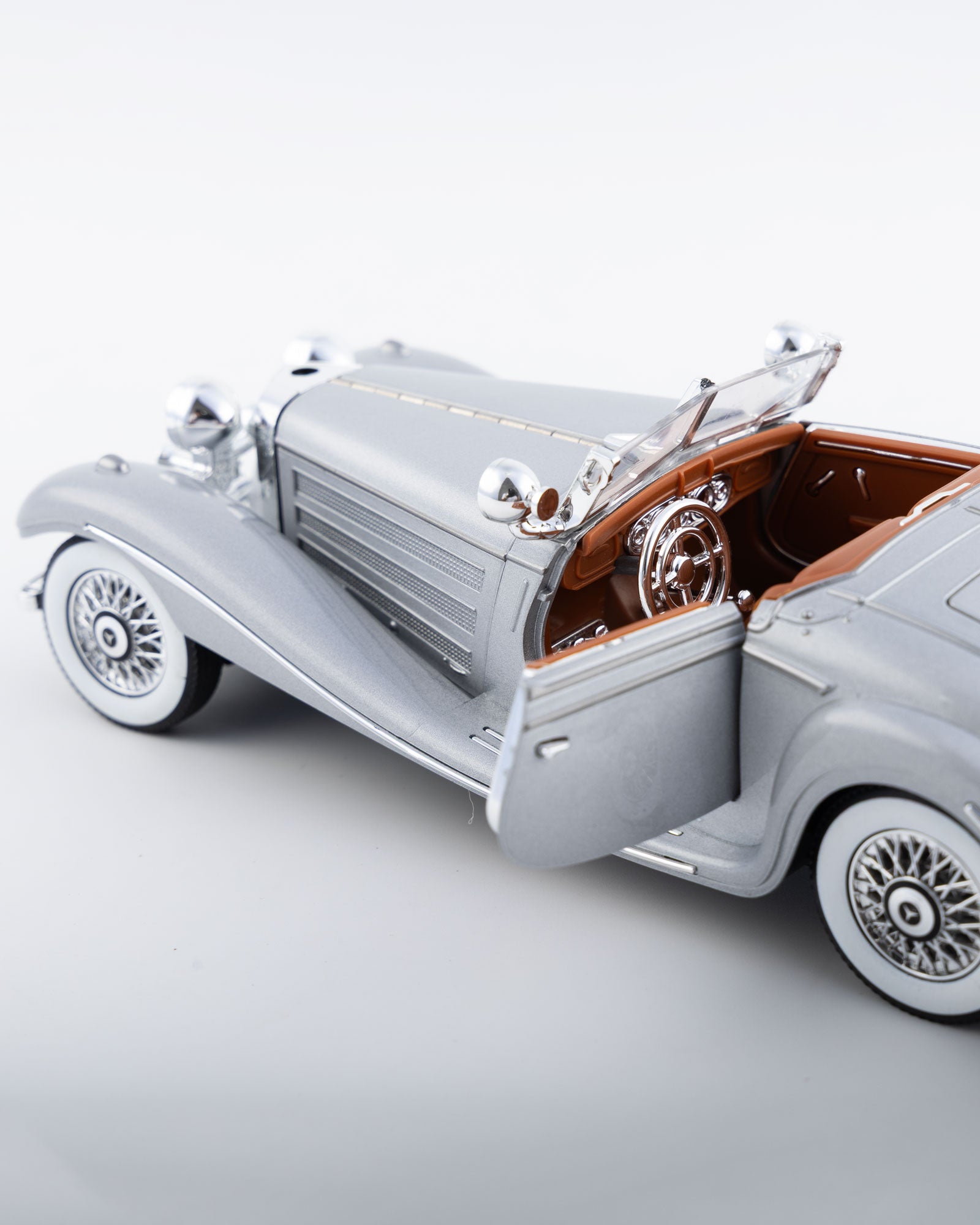 Mercedes-Benz 500K Cabriolet Diecast Silver Car 1:24 Scale - Ignition Prime