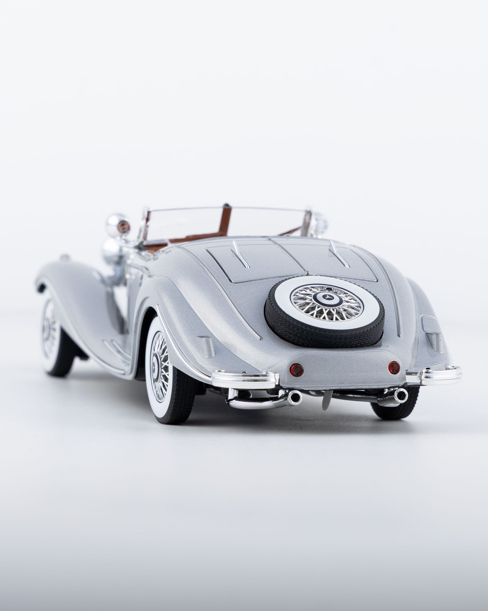 Mercedes-Benz 500K Cabriolet Diecast Silver Car 1:24 Scale - Ignition Prime