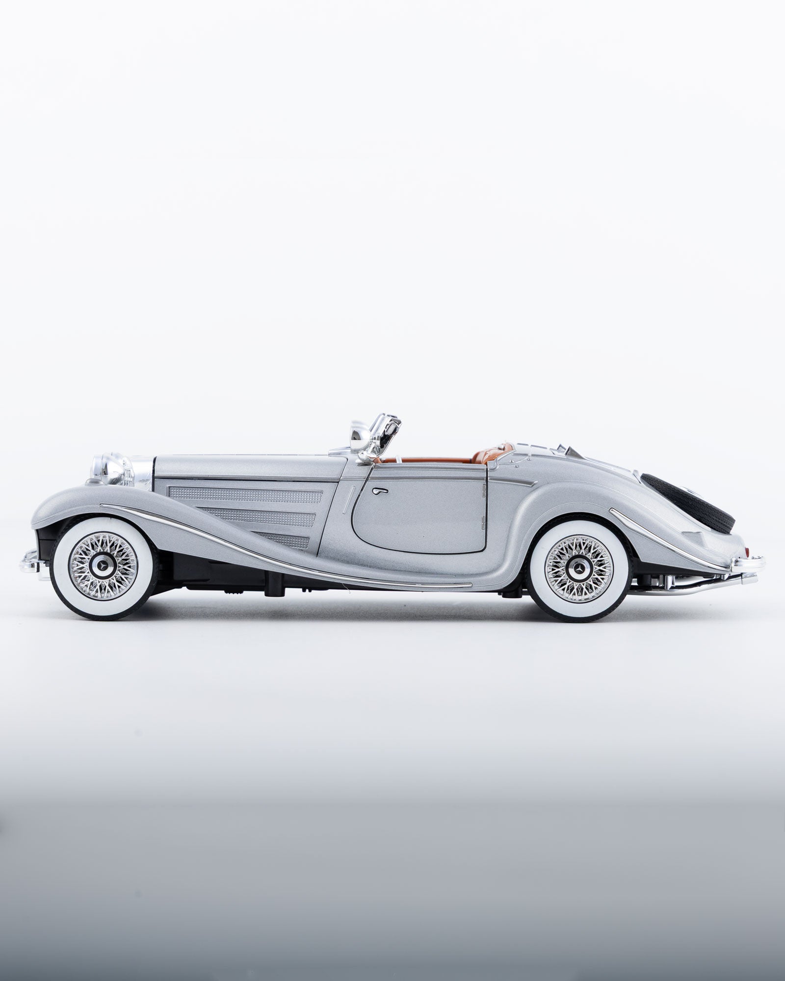 Mercedes-Benz 500K Cabriolet Diecast Silver Car 1:24 Scale - Ignition Prime