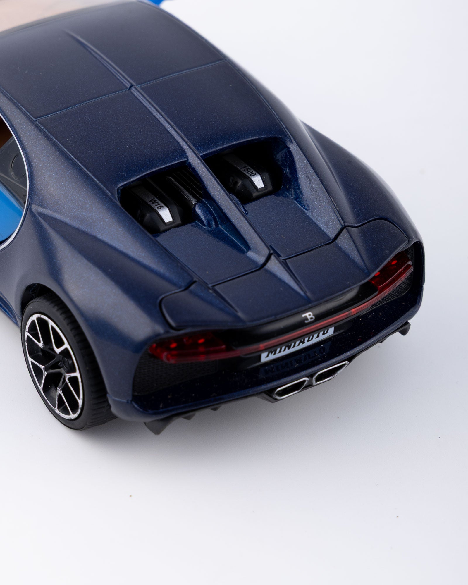 Bugatti Chiron Diecast Black And Blue Car 1:24 Scale - Ignition Prime