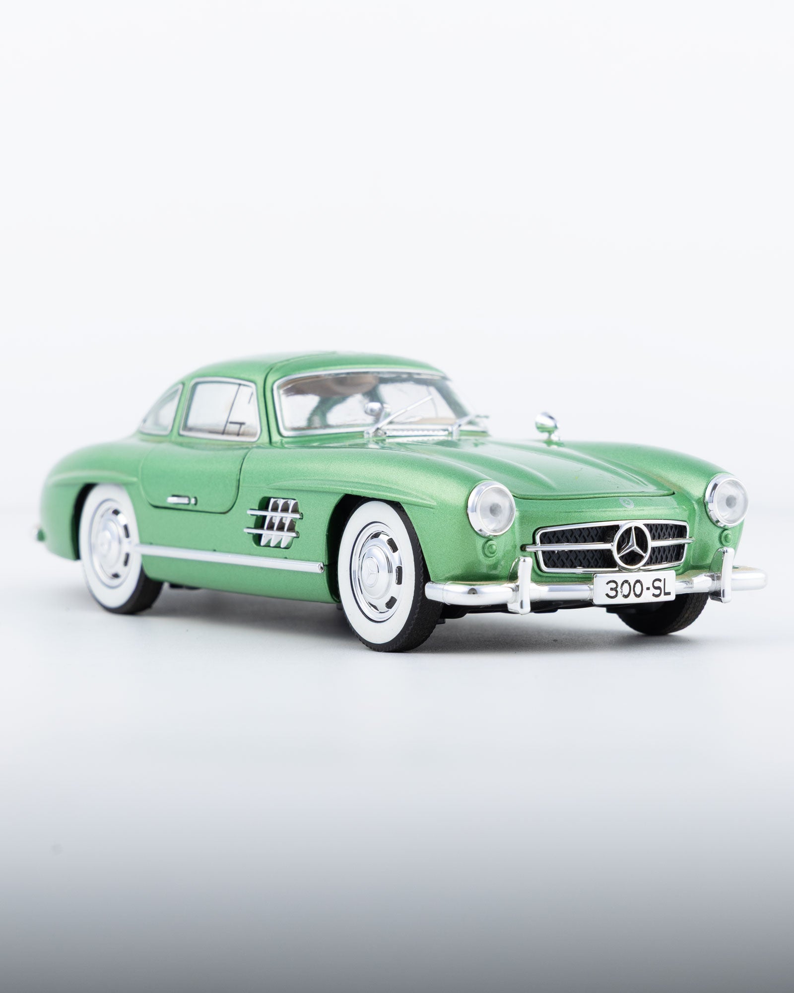 Mercedes-Benz 300SL Gullwing Diecast Green Car 1:24 Scale - Ignition Prime