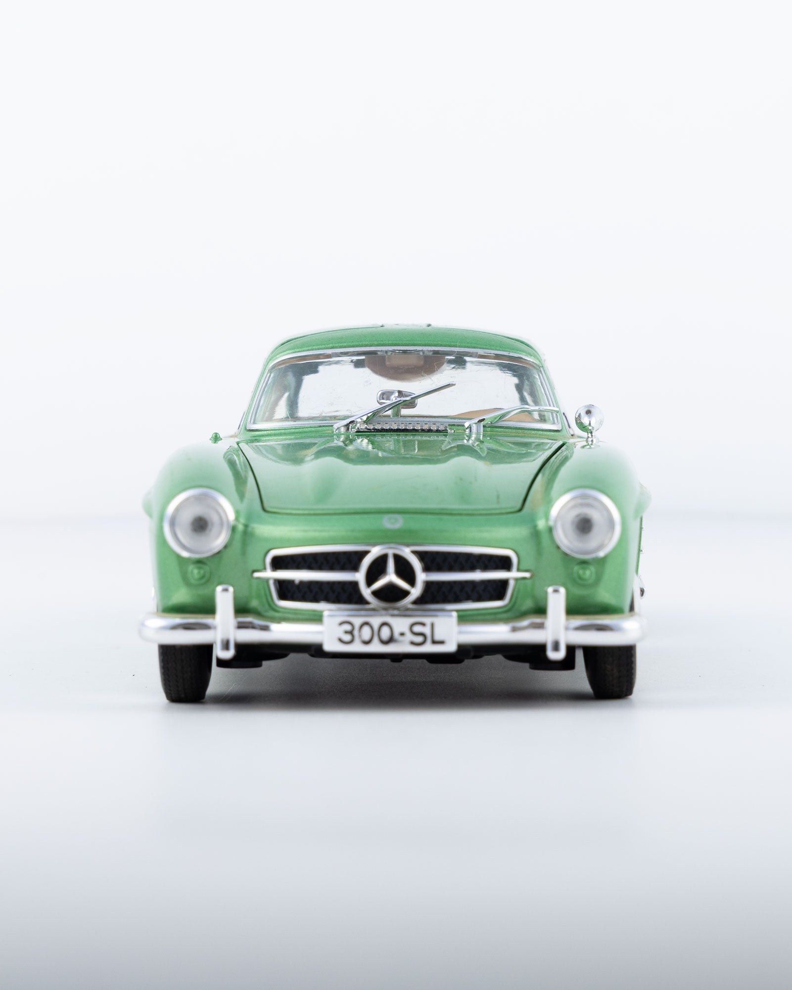 Mercedes-Benz 300SL Gullwing Diecast Green Car 1:24 Scale - Ignition Prime