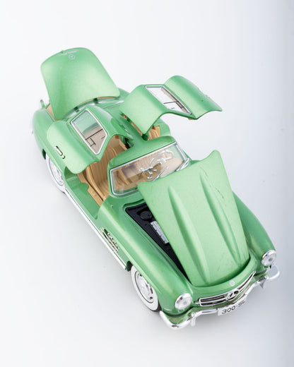 Mercedes-Benz 300SL Gullwing Diecast Green Car 1:24 Scale - Ignition Prime