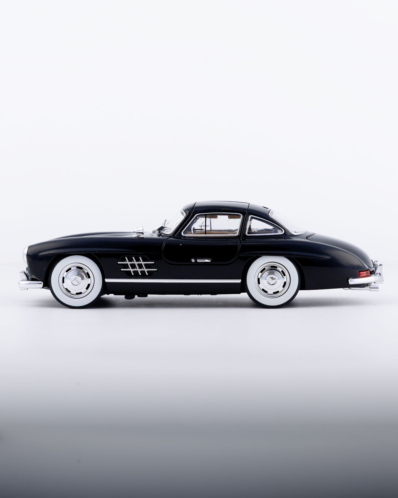 Mercedes-Benz 300SL Gullwing Diecast Black Car 1:24 Scale - Ignition Prime