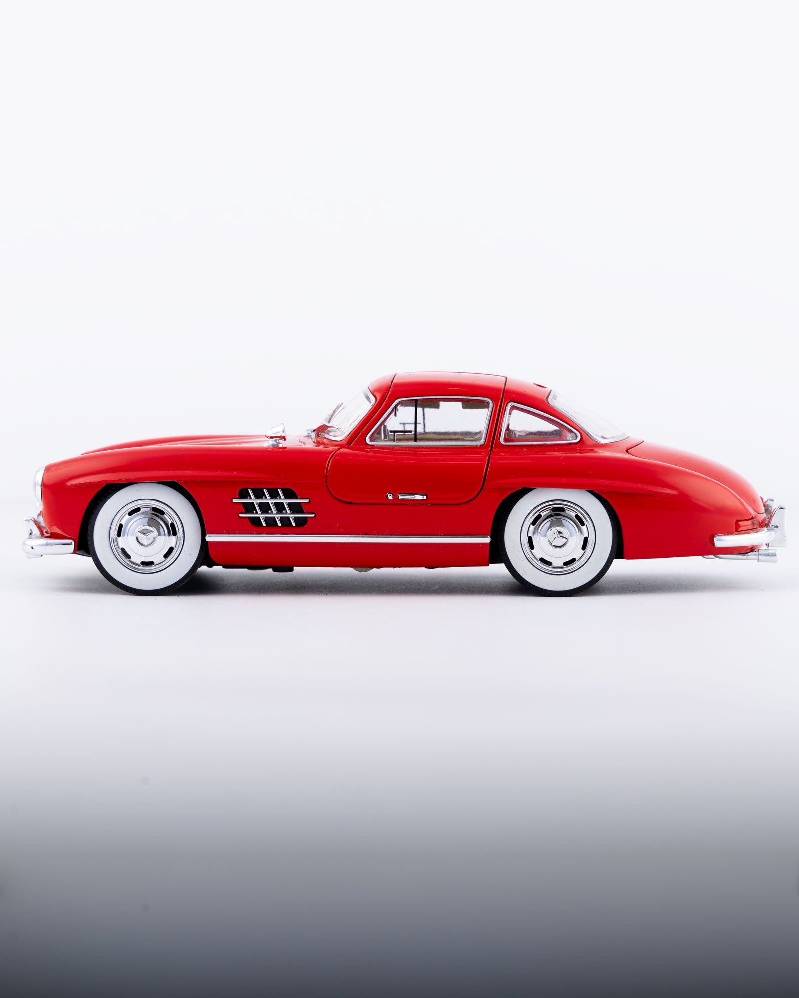 Mercedes-Benz 300SL Gullwing Diecast Red Car 1:24 Scale - Ignition Prime