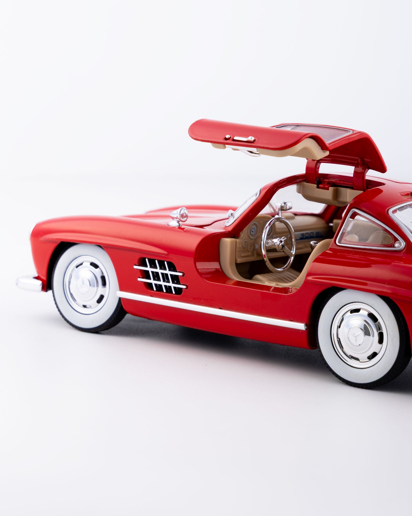 Mercedes-Benz 300SL Gullwing Diecast Red Car 1:24 Scale - Ignition Prime