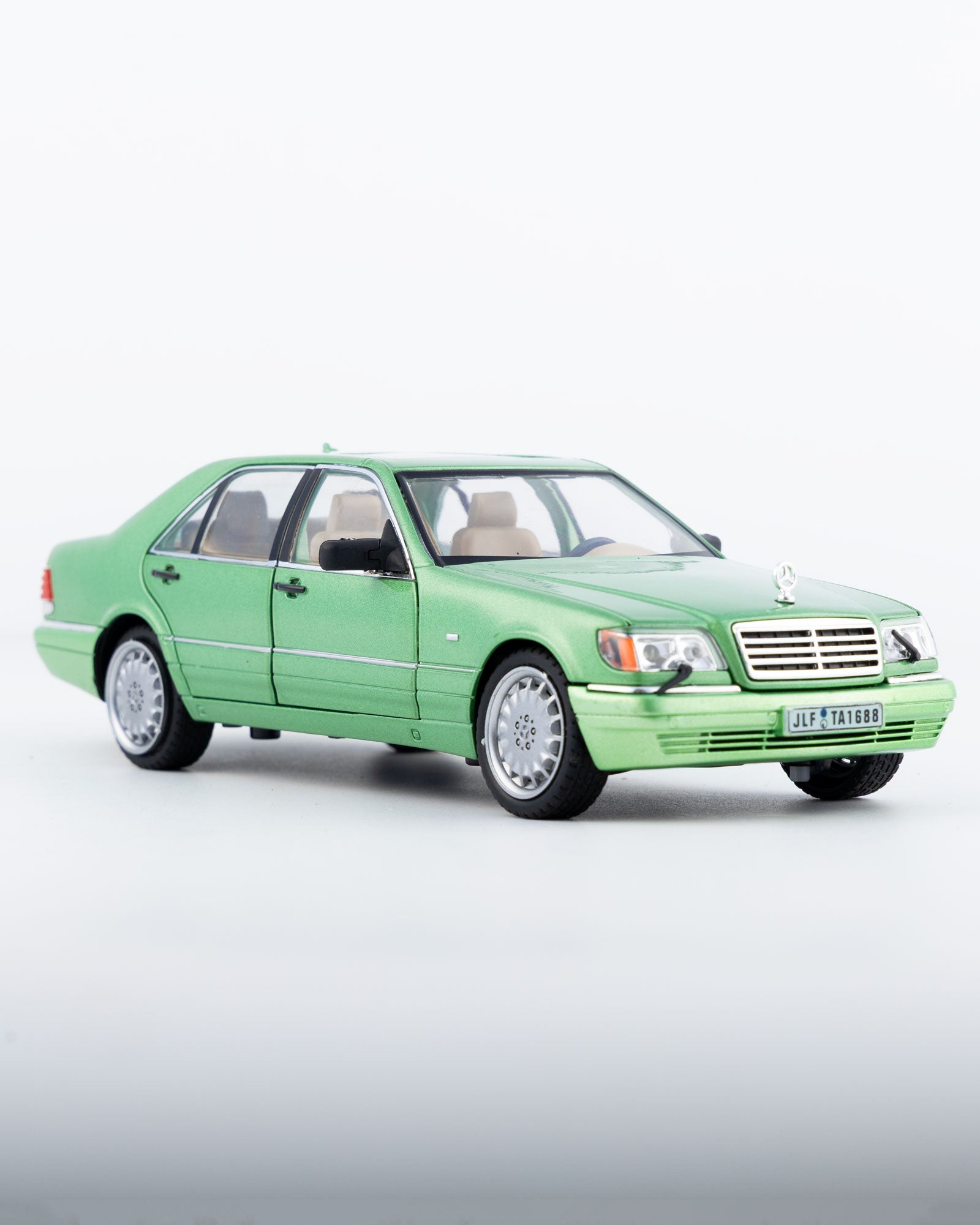Mercedes-Benz S-Class W140 S320 Diecast Green Car 1:24 Scale - Ignition Prime
