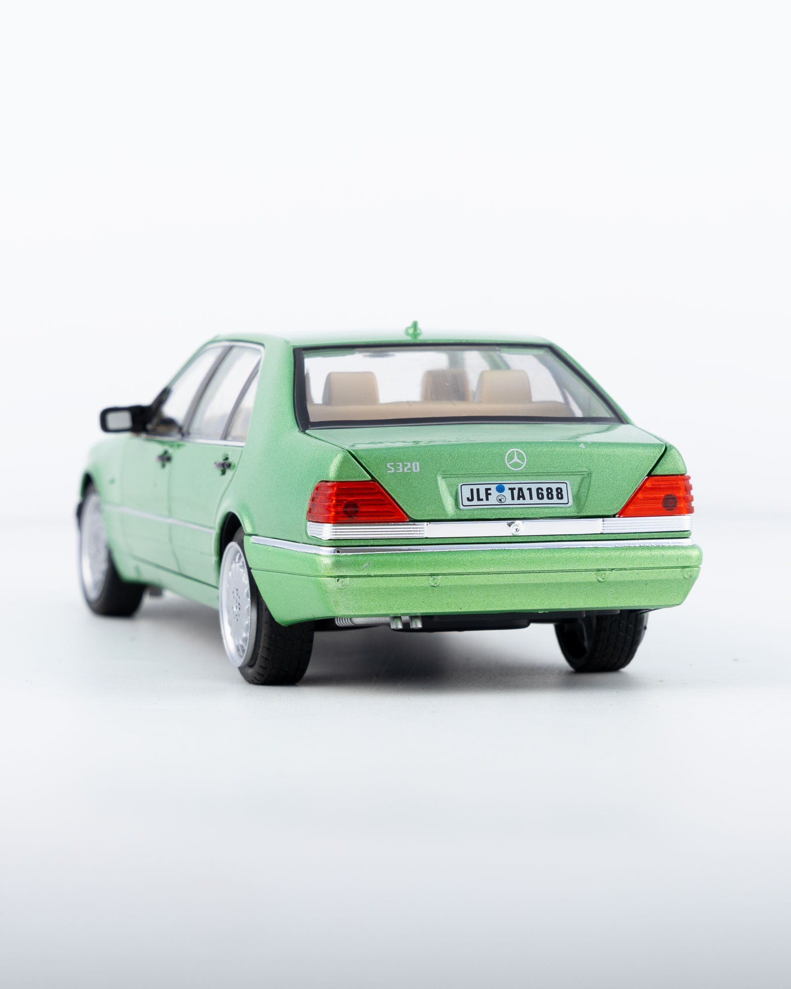 Mercedes-Benz S-Class W140 S320 Diecast Green Car 1:24 Scale - Ignition Prime