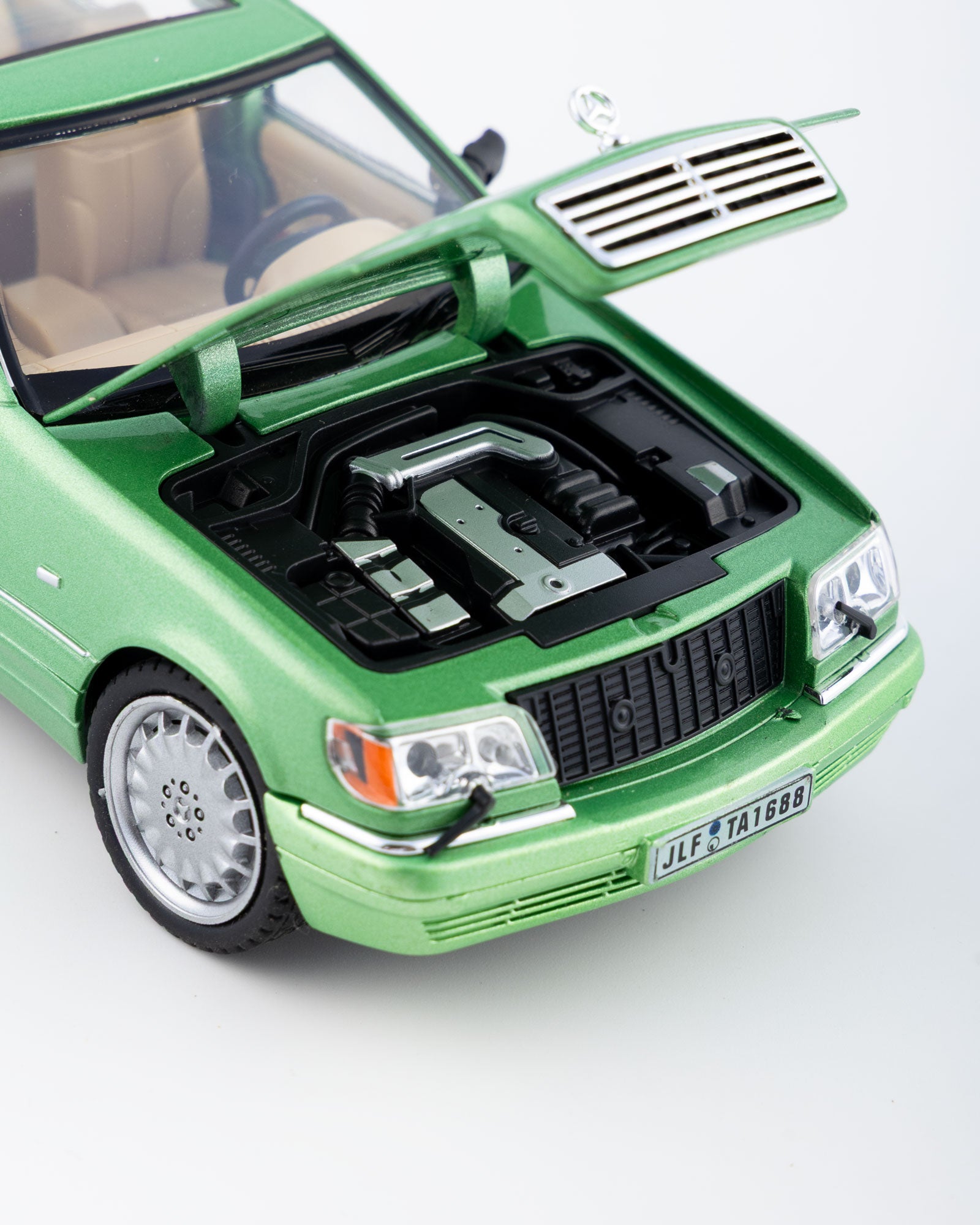 Mercedes-Benz S-Class W140 S320 Diecast Green Car 1:24 Scale - Ignition Prime