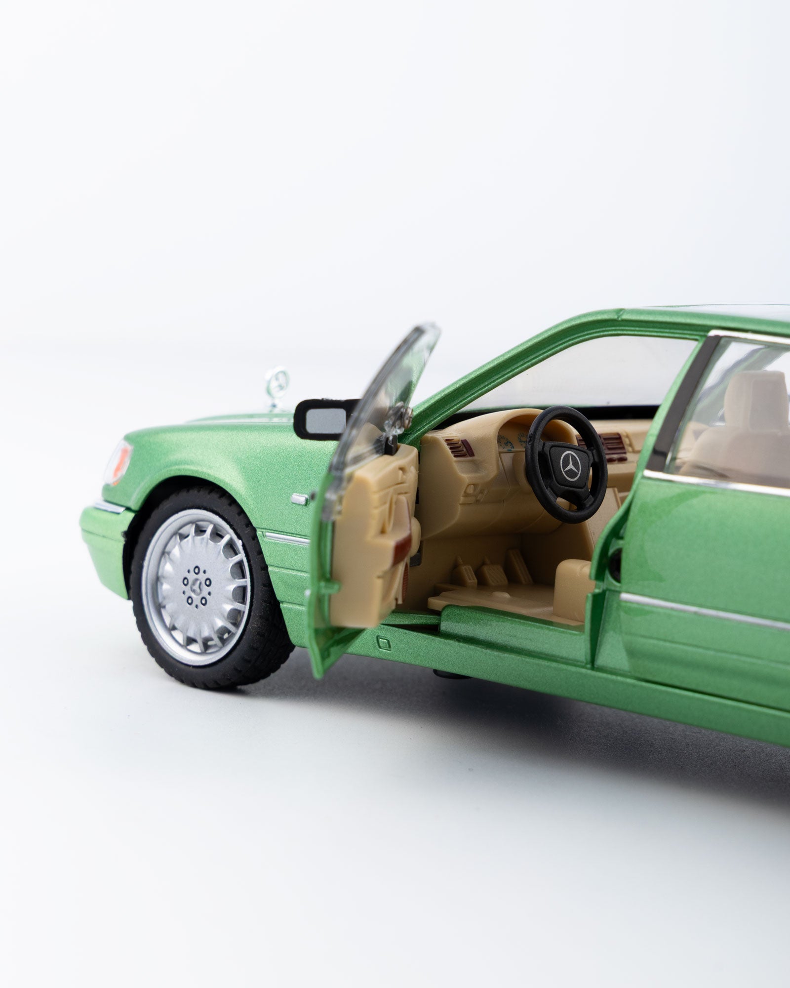 Mercedes-Benz S-Class W140 S320 Diecast Green Car 1:24 Scale - Ignition Prime