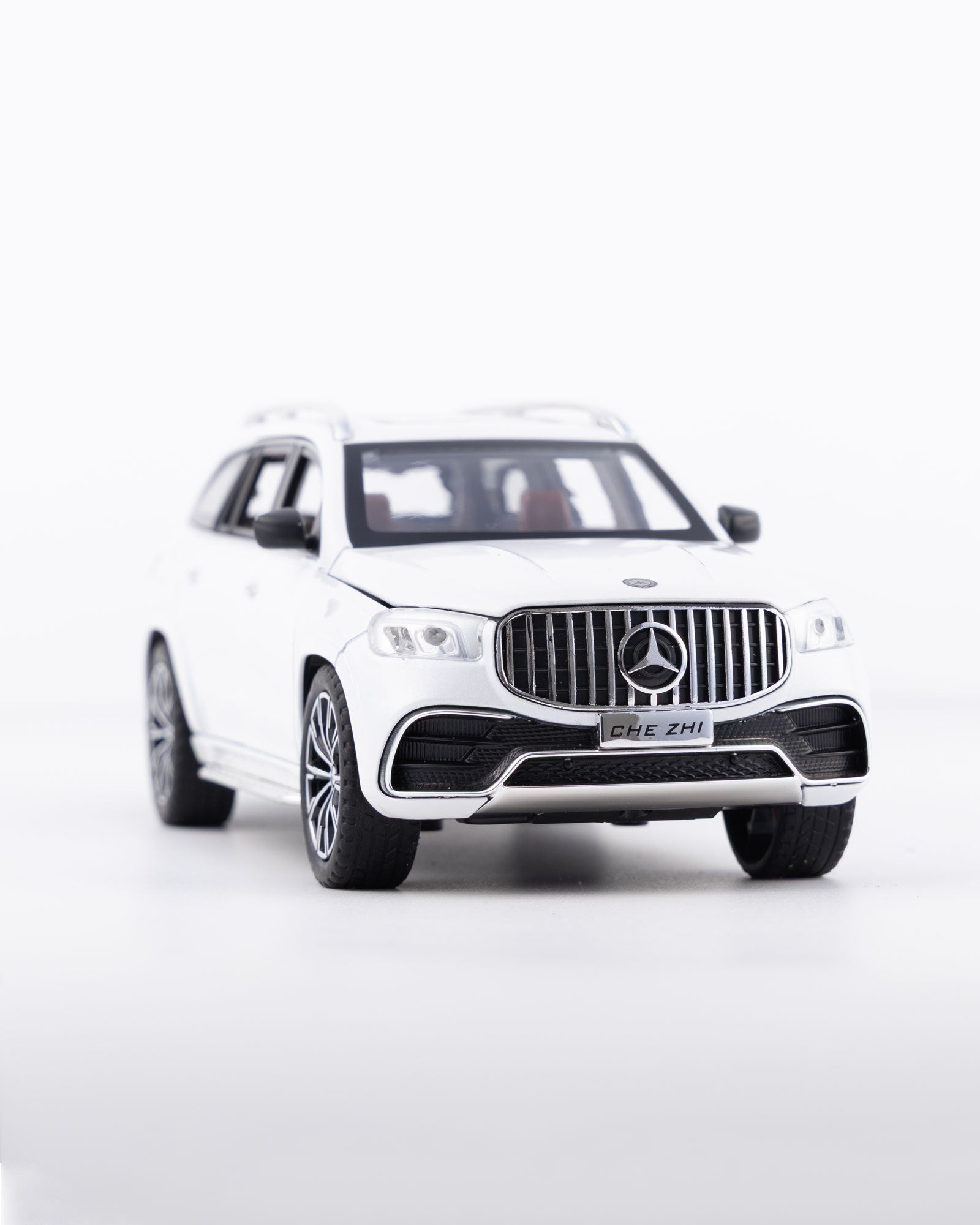 Mercedes-Benz GLS-Class AMG Diecast White Car 1:24 Scale - Ignition Prime