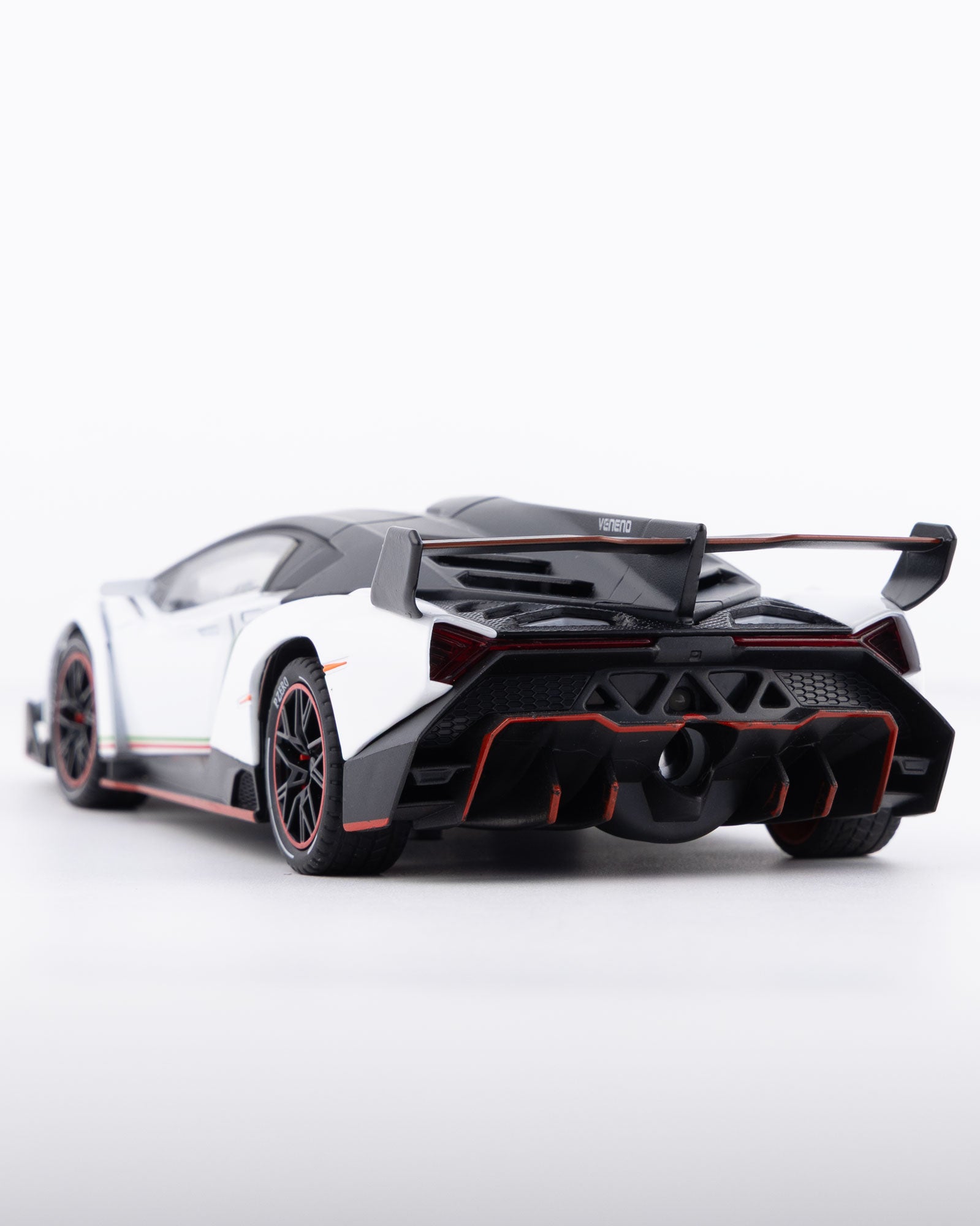 Lamborghini Veneno Diecast White Car 1:24 Scale - Ignition Prime