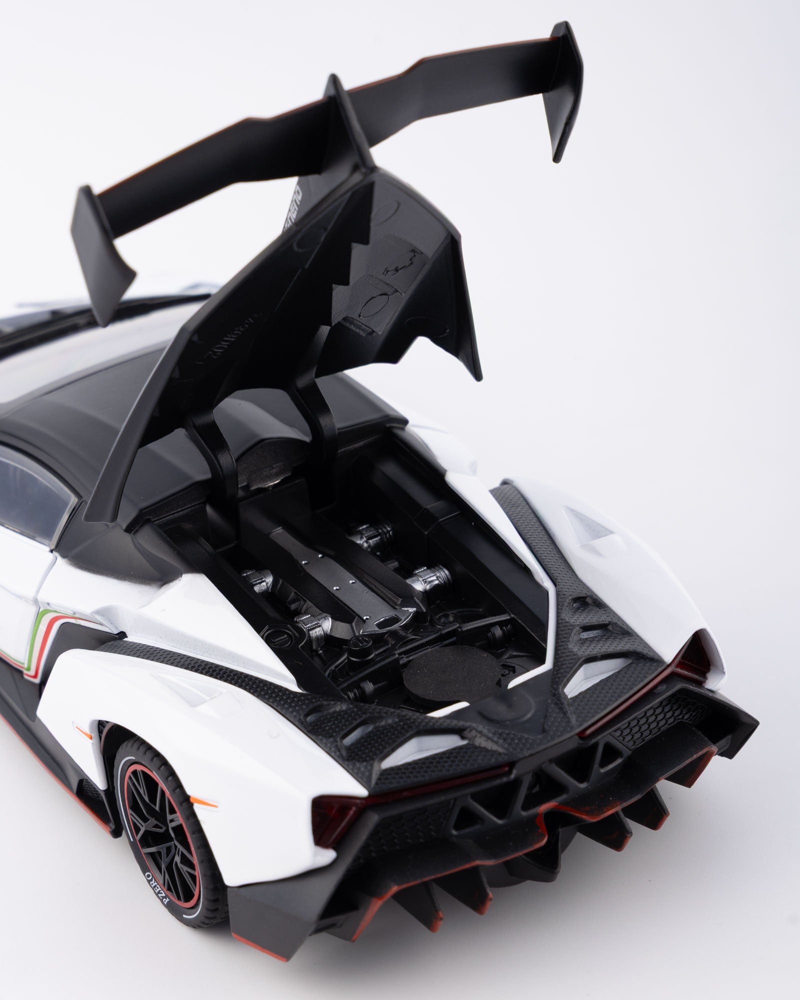Lamborghini Veneno Diecast White Car 1:24 Scale - Ignition Prime