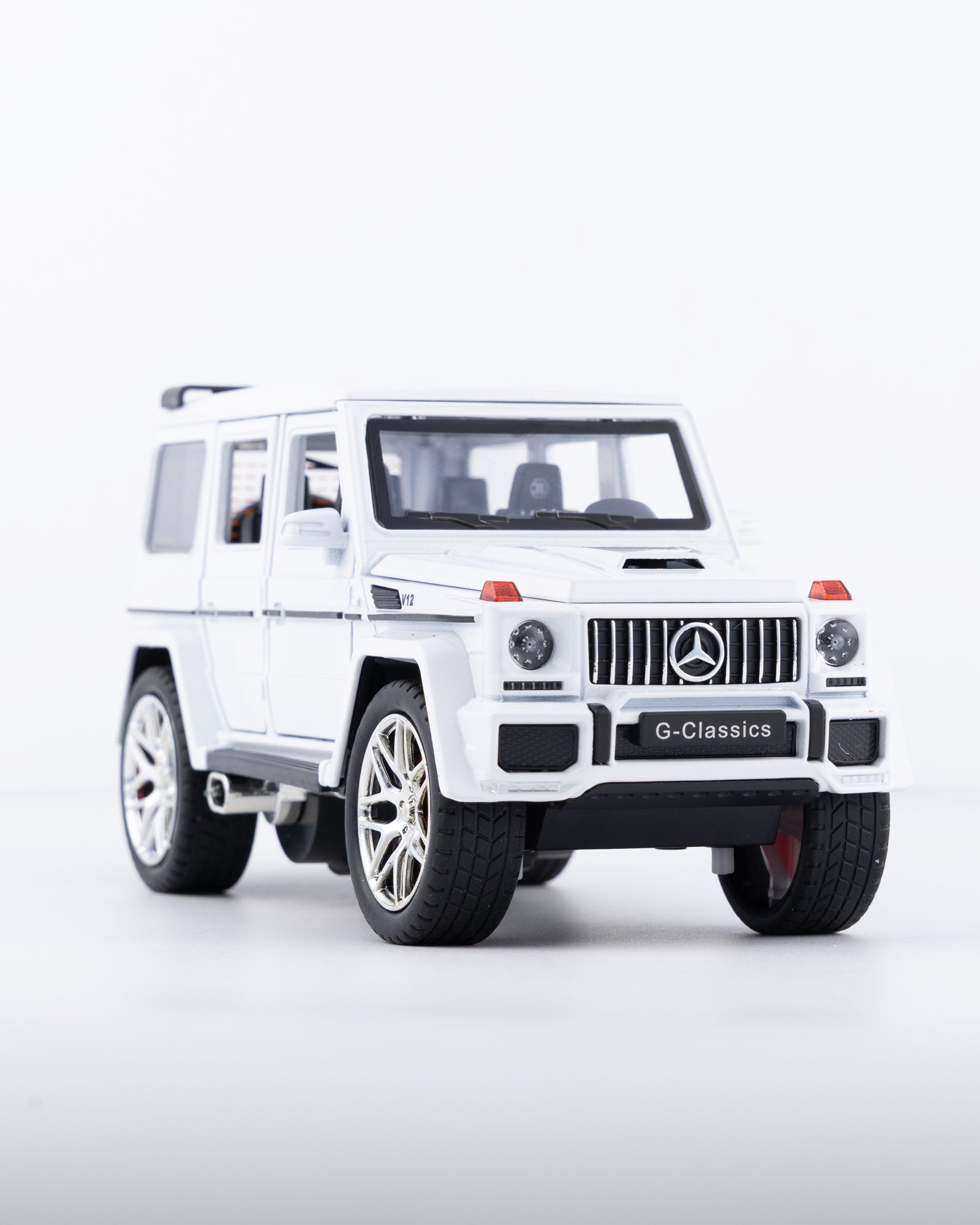 Mercedes-Benz G63 AMG V12 G-Class Diecast White Car 1:24 Scale - Ignition Prime