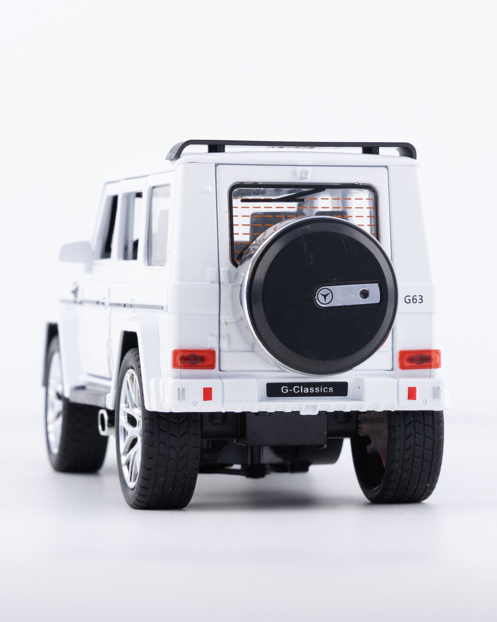 Mercedes-Benz G63 AMG V12 G-Class Diecast White Car 1:24 Scale - Ignition Prime